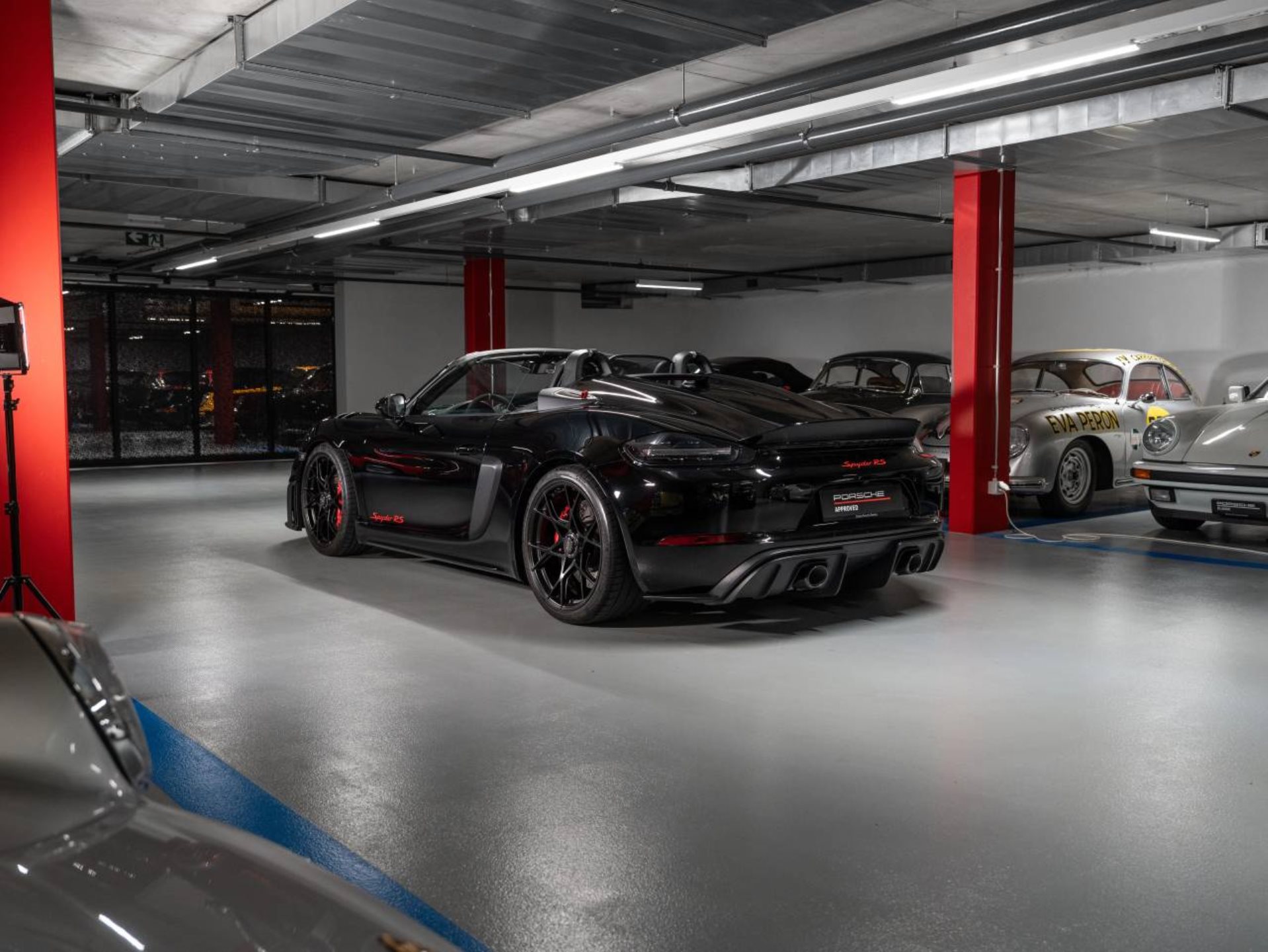 PORSCHE 718 Spyder RS-showroom-element-1