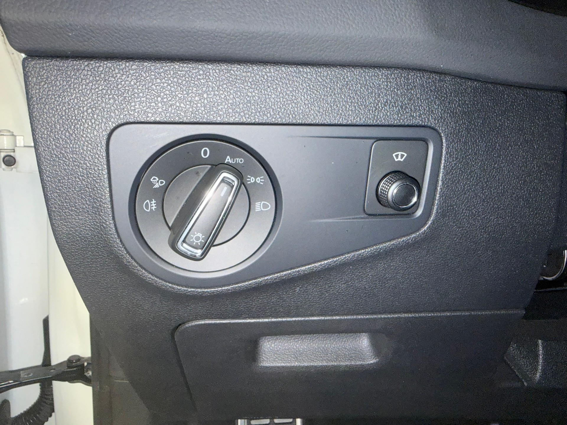 VW Tiguan 2.0TSI R 4Motion DSG, Oryxweiss Perlmutteffekt, 8-fach bereift-image-12