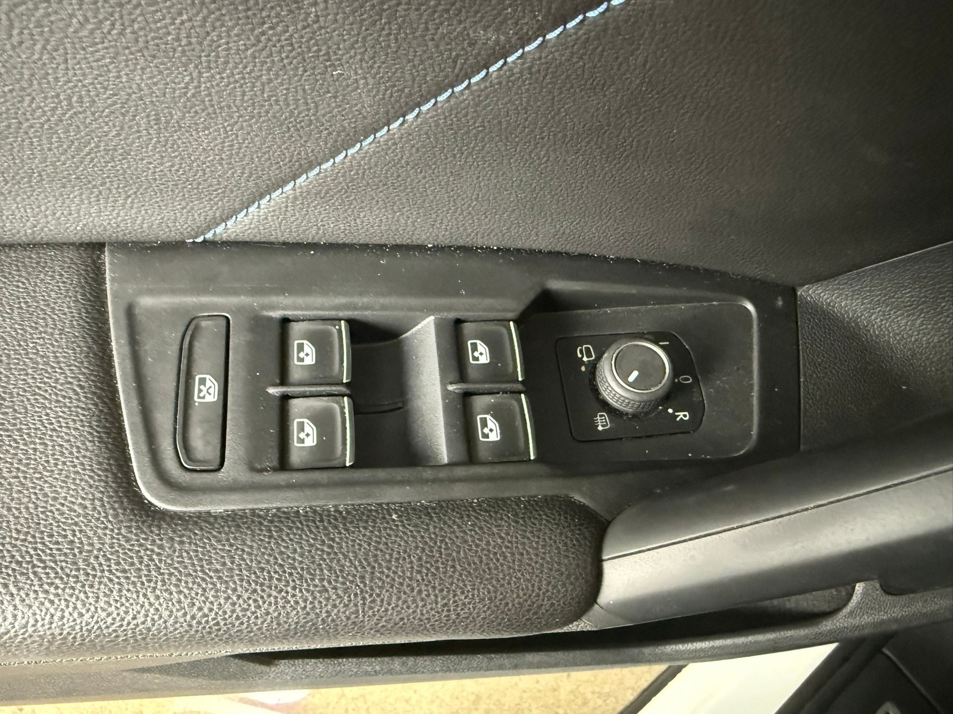 VW Tiguan 2.0TSI R 4Motion DSG, Oryxweiss Perlmutteffekt, 8-fach bereift-image-13