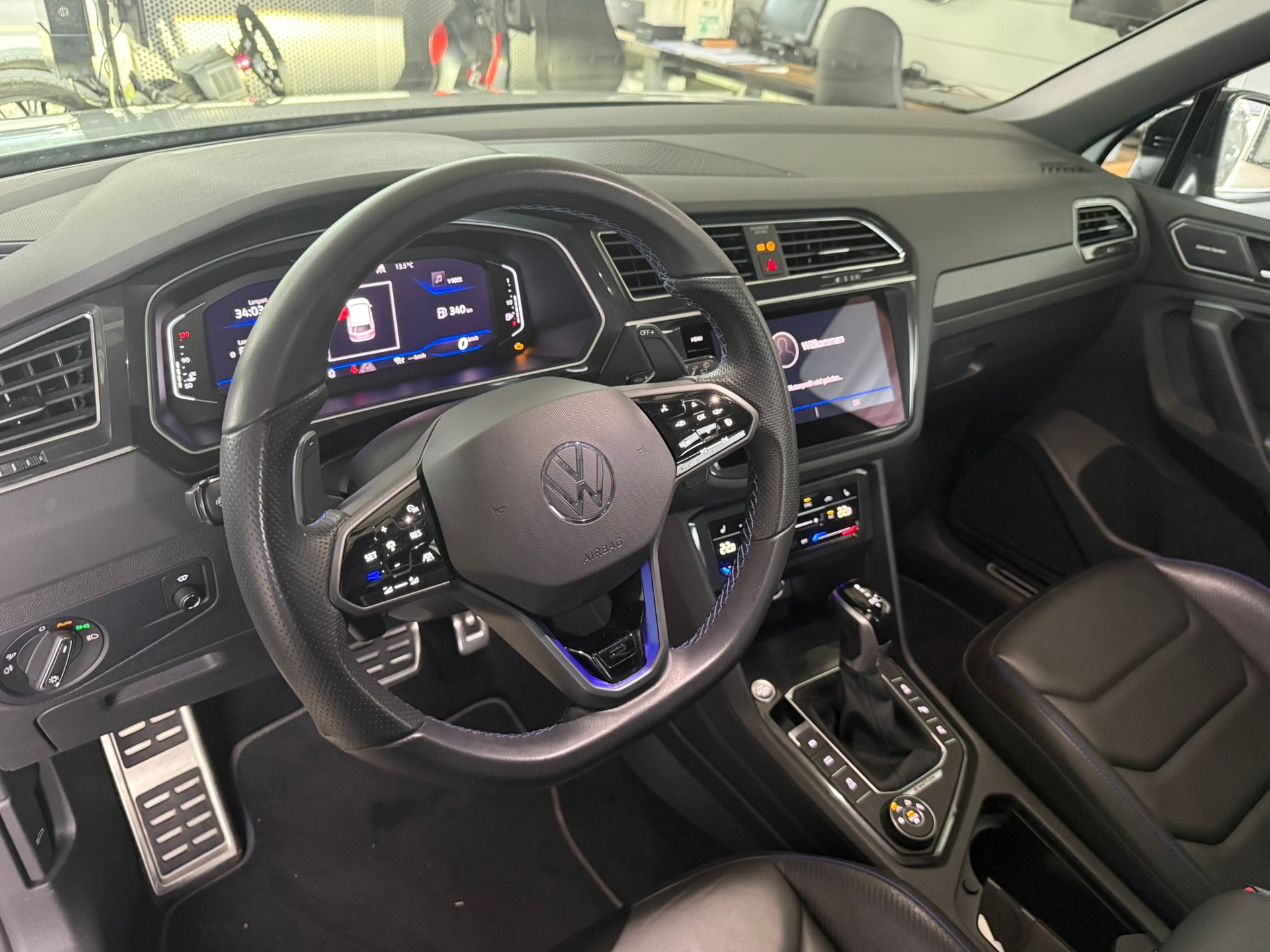 VW Tiguan 2.0TSI R 4Motion DSG, Oryxweiss Perlmutteffekt, 8-fach bereift-image-16