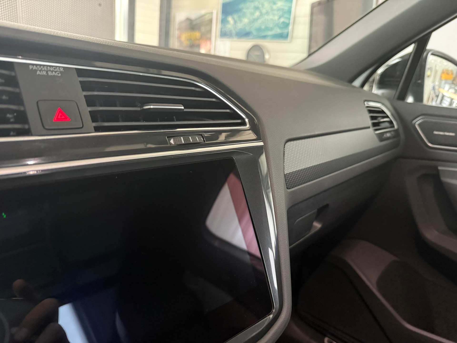VW Tiguan 2.0TSI R 4Motion DSG, Oryxweiss Perlmutteffekt, 8-fach bereift-image-15