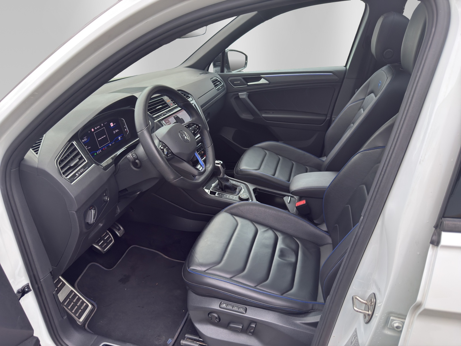 VW Tiguan 2.0TSI R 4Motion DSG, Oryxweiss Perlmutteffekt, 8-fach bereift-image-9