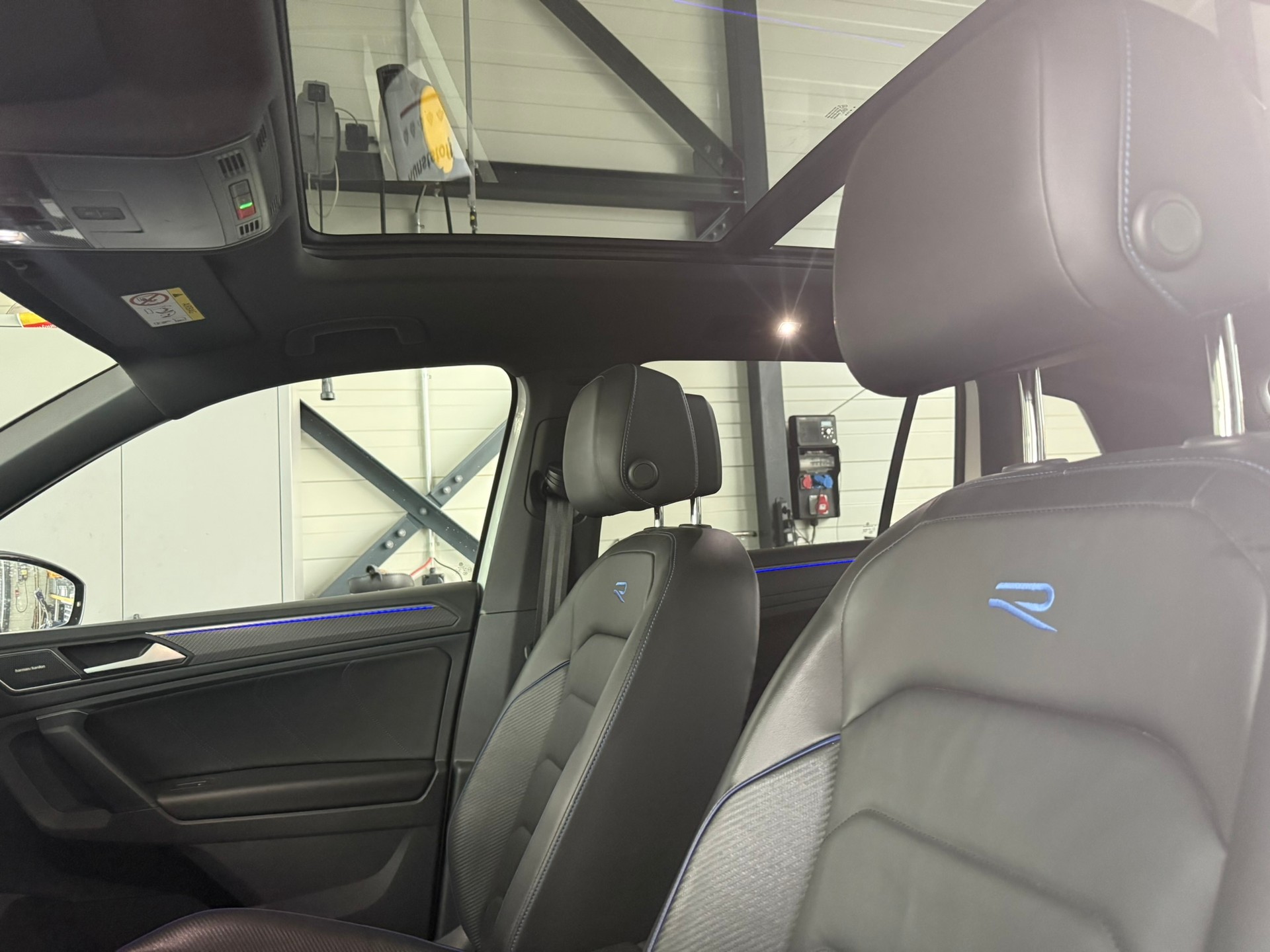 VW Tiguan 2.0TSI R 4Motion DSG, Oryxweiss Perlmutteffekt, 8-fach bereift-image-11