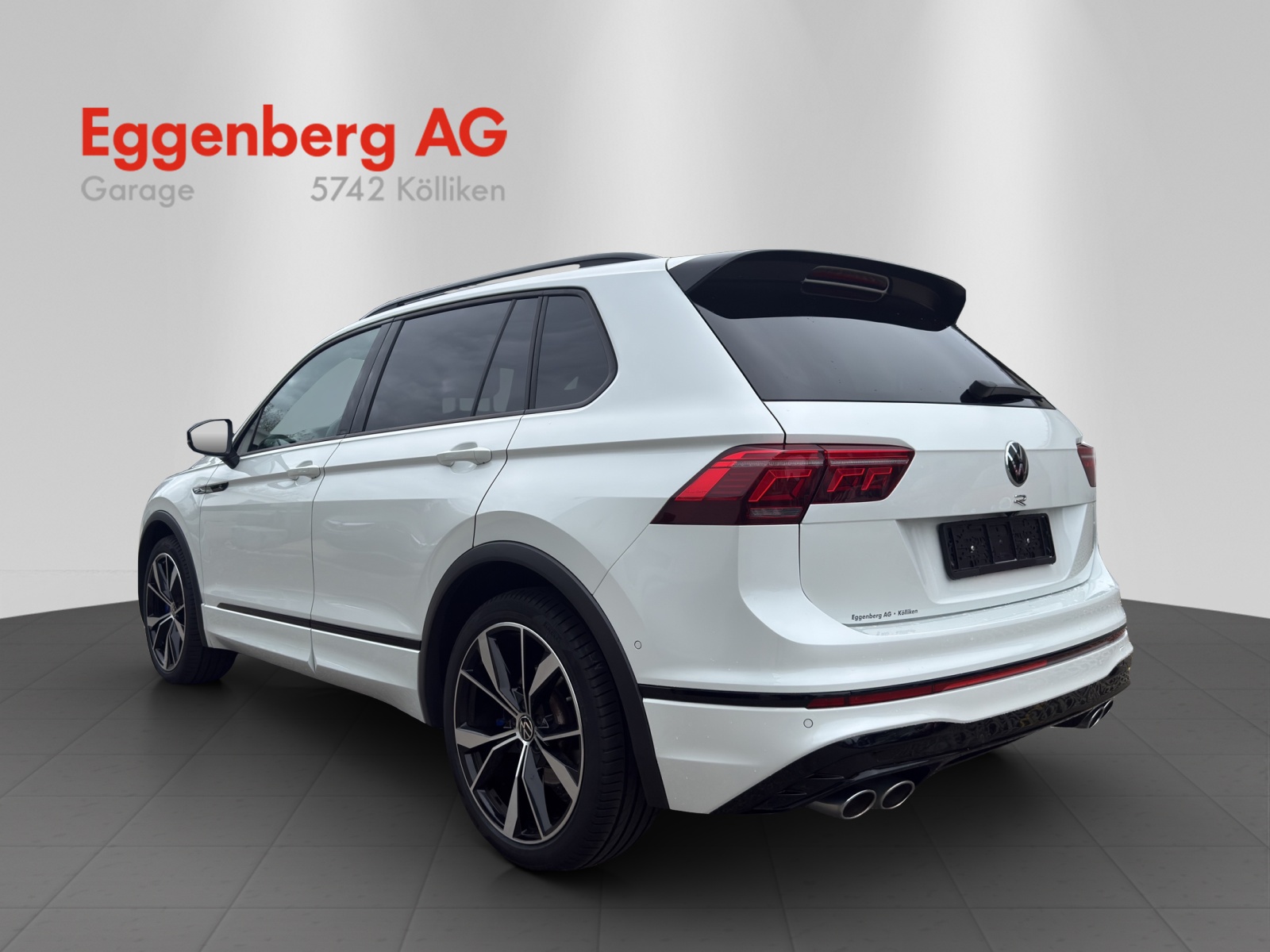 VW Tiguan 2.0TSI R 4Motion DSG, Oryxweiss Perlmutteffekt, 8-fach bereift-showroom-element-2