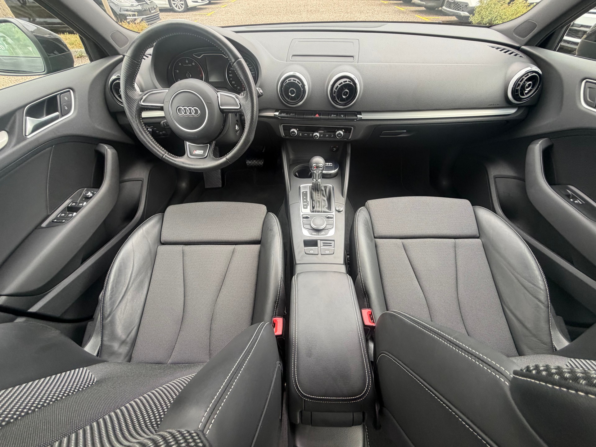 AUDI A3 Sportback 1.4 TFSI Ambition S-tronic-image-10