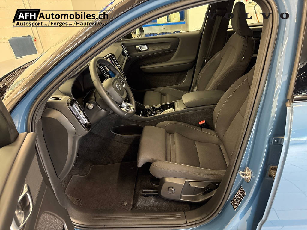 VOLVO XC40 P6 Core FWD-image-8