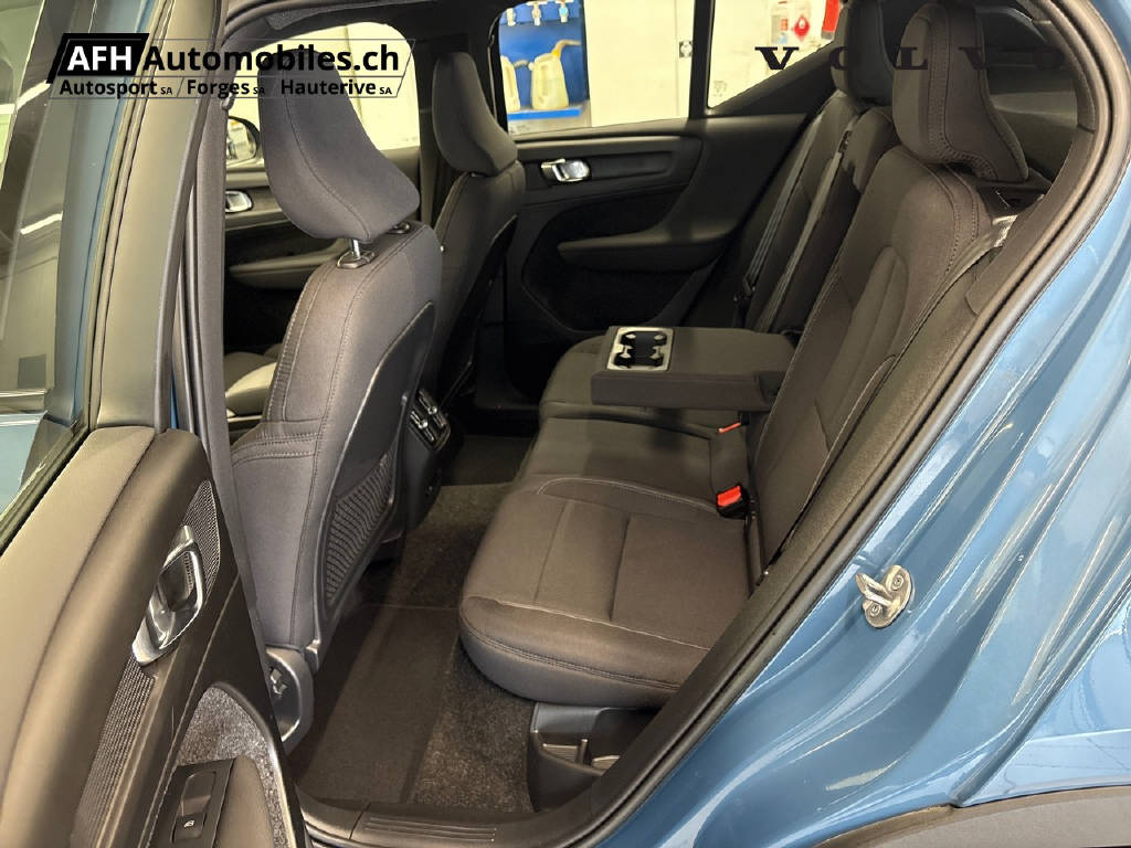 VOLVO XC40 P6 Core FWD-image-12