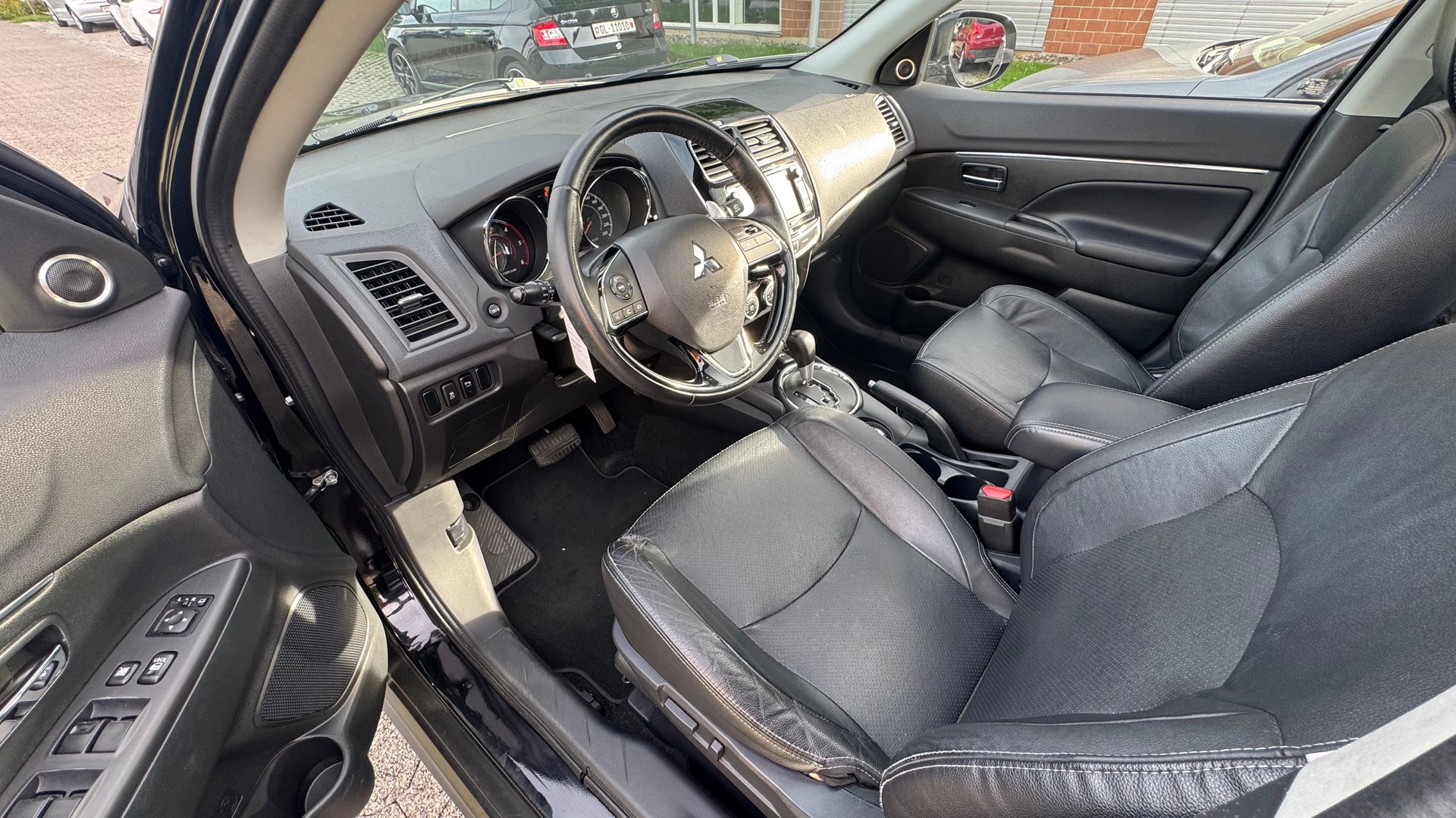 MITSUBISHI ASX 2.2 DIDValue 4WD Automatic-image-5
