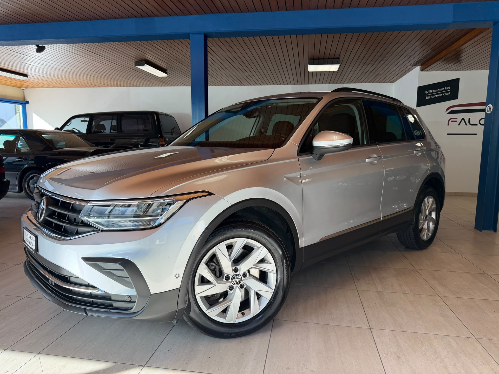 VW Tiguan 2.0TSI Life 4Motion DSG-showroom-element-3