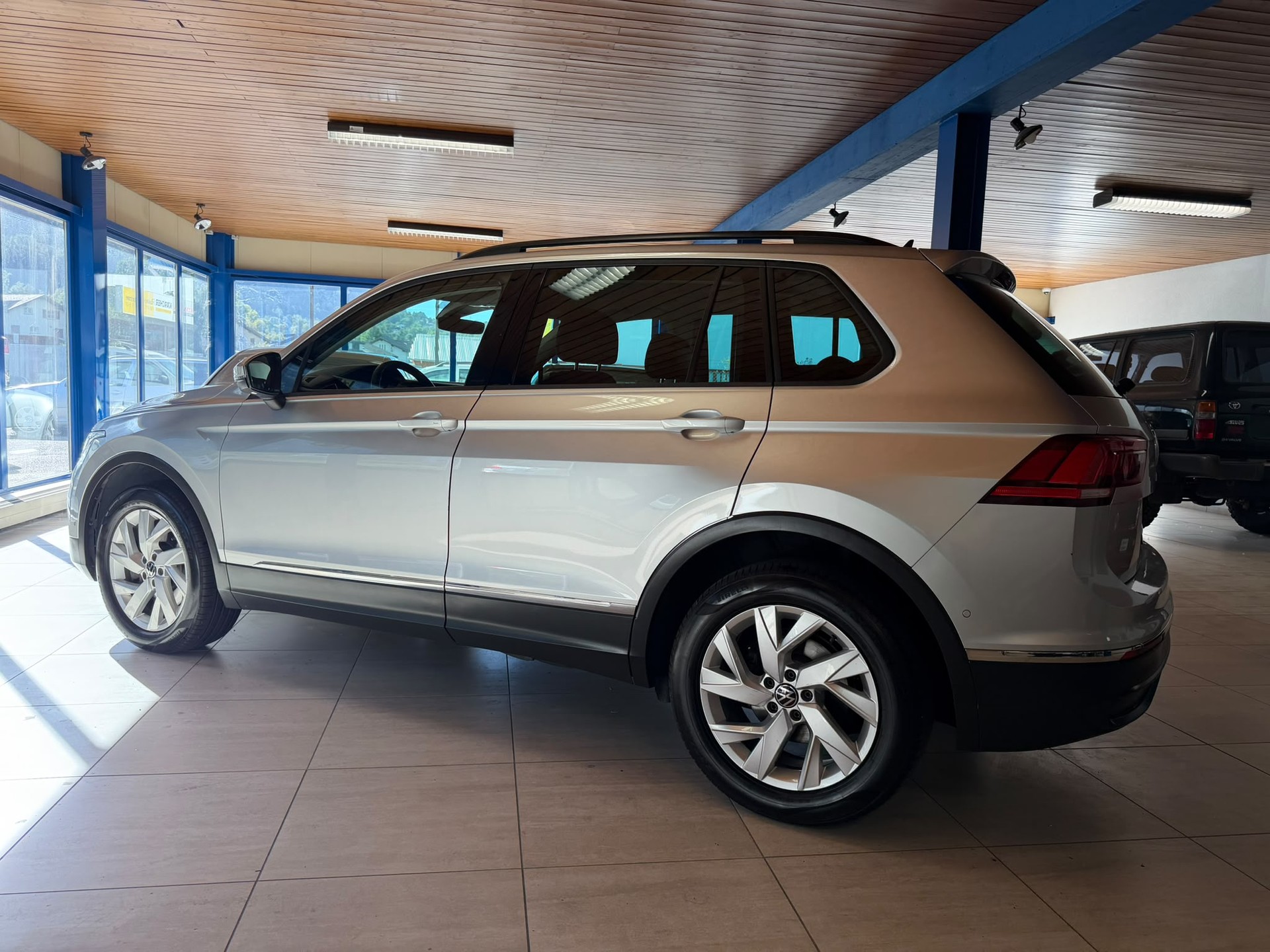 VW Tiguan 2.0TSI Life 4Motion DSG-image-7