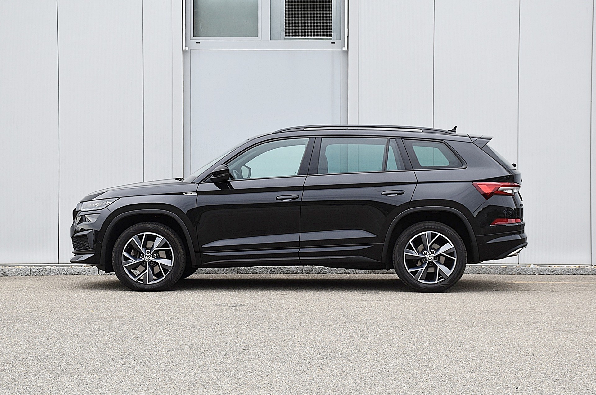 SKODA Kodiaq 2.0 TSI 4x4 SportLine-image-3