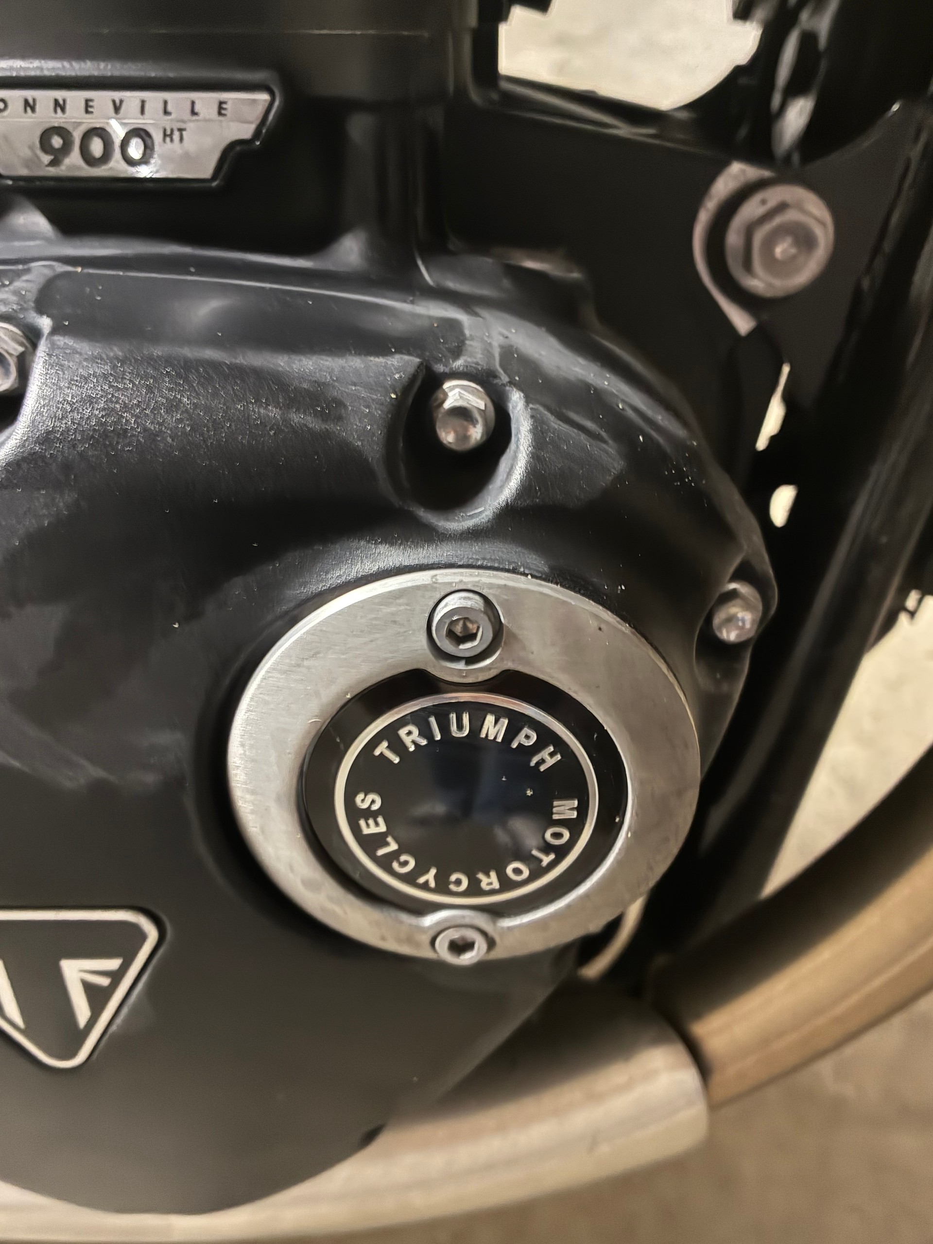 TRIUMPH Street Twin-image-3
