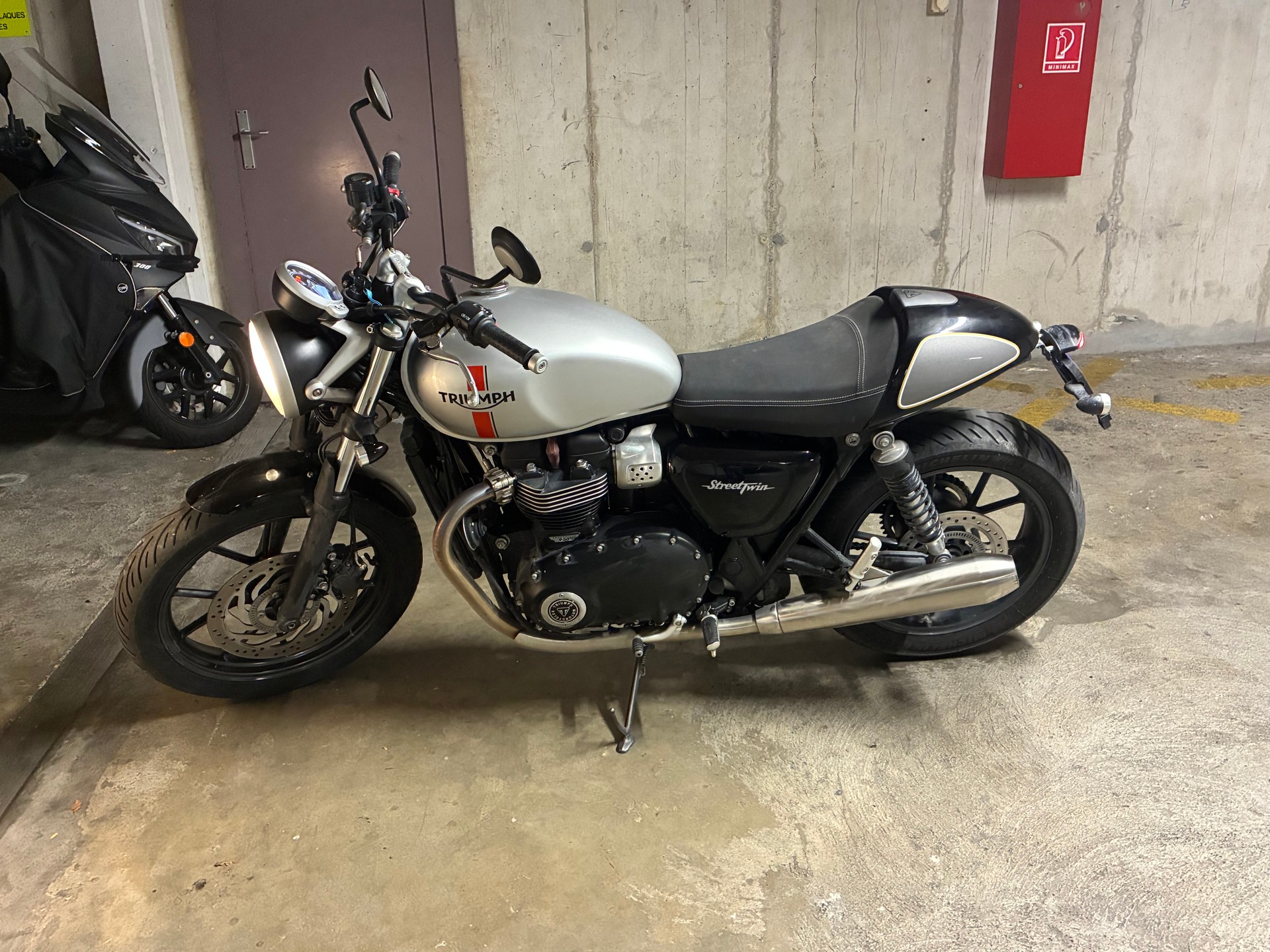 TRIUMPH Street Twin-image-0