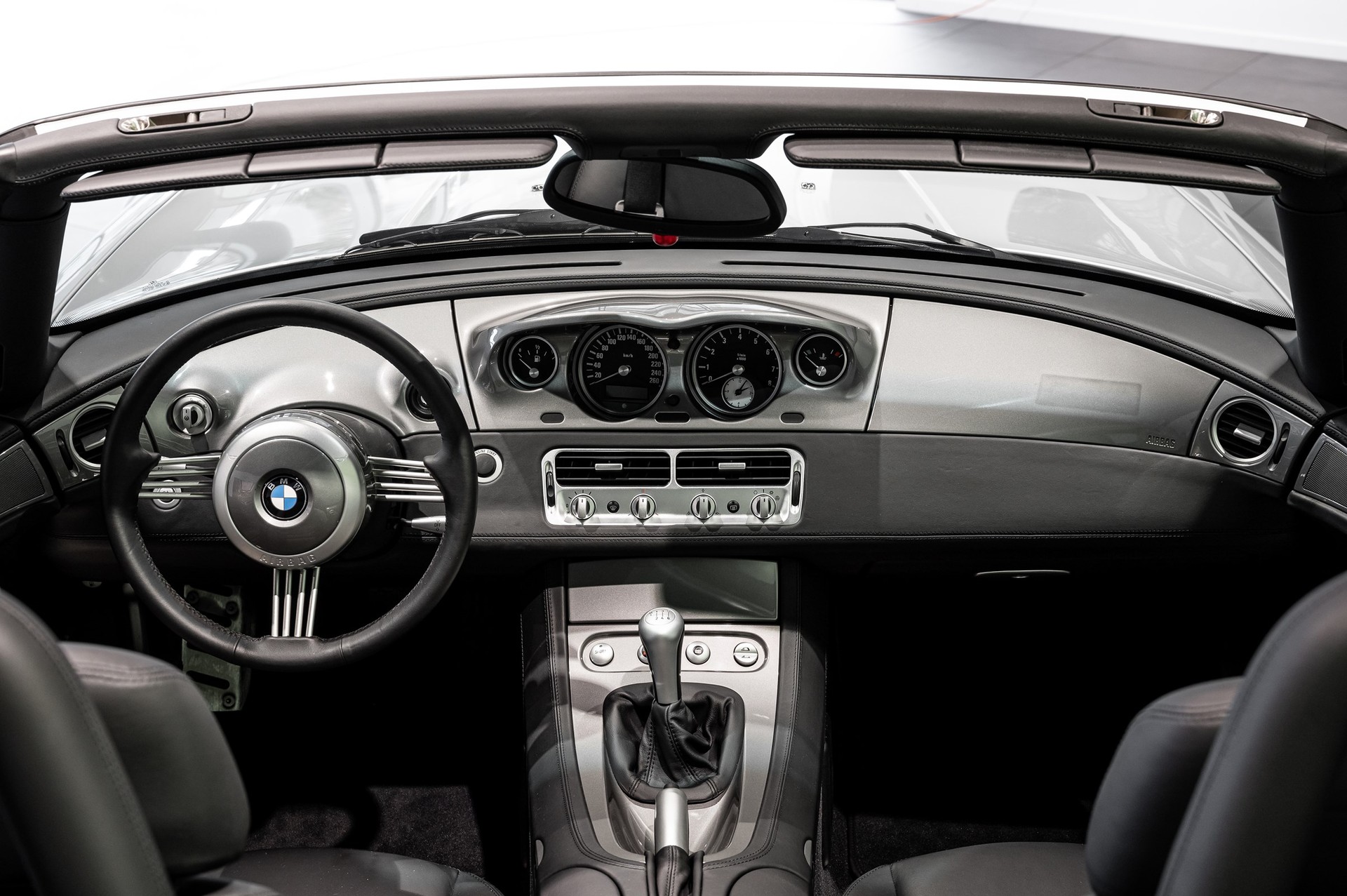 BMW Z8 Roadster-image-9