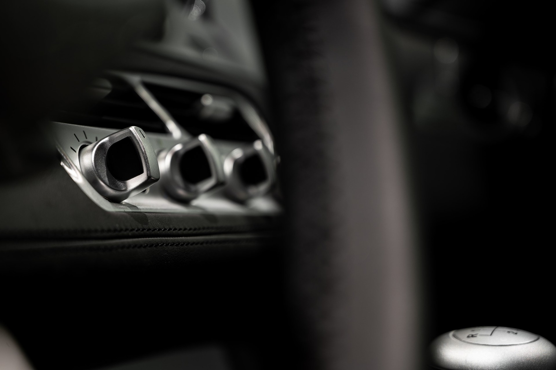 BMW Z8 Roadster-image-12