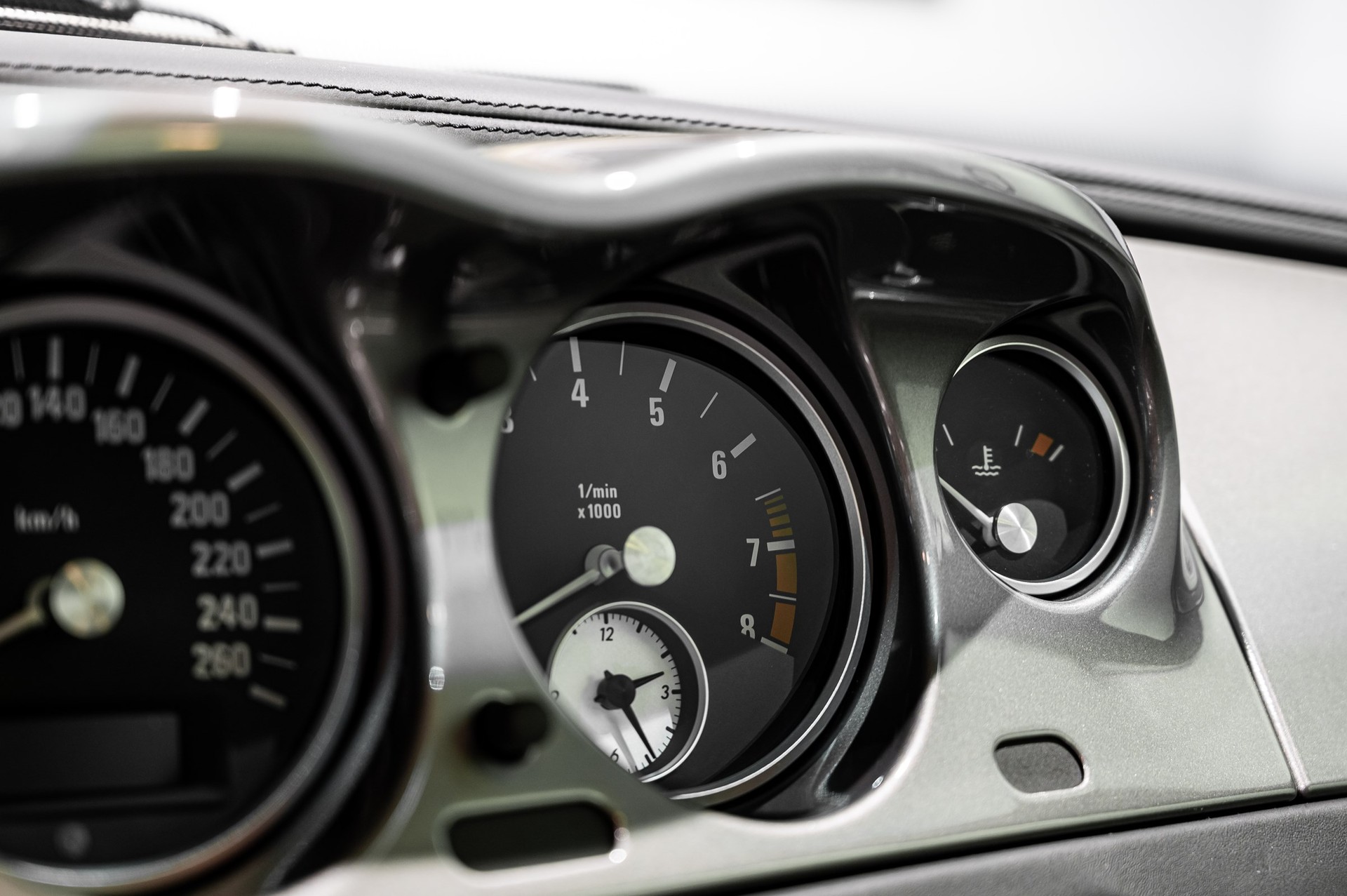 BMW Z8 Roadster-image-14