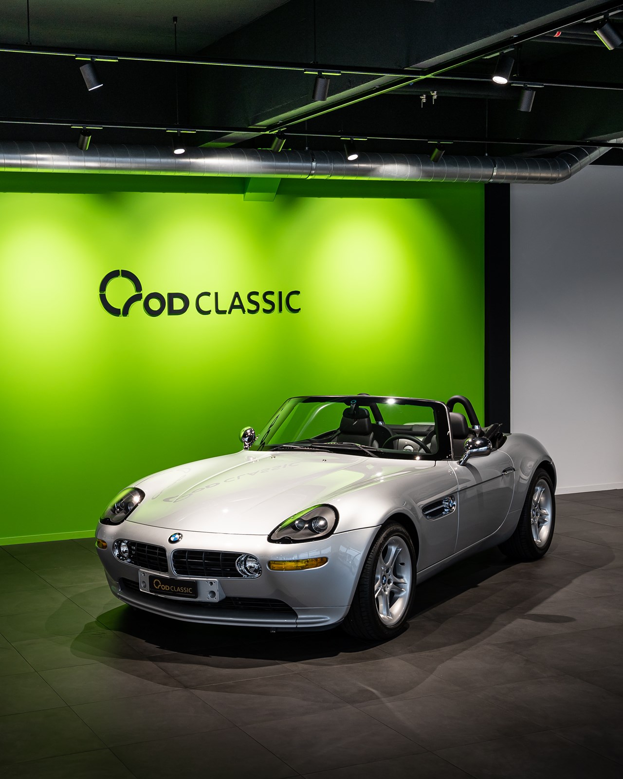 BMW Z8 Roadster-showroom-element-3