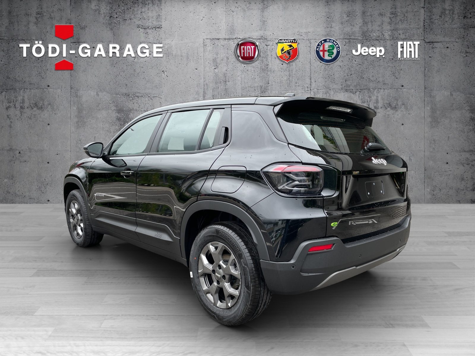 JEEP Avenger 1.2 MHEV Longitude Black Kite-showroom-element-3