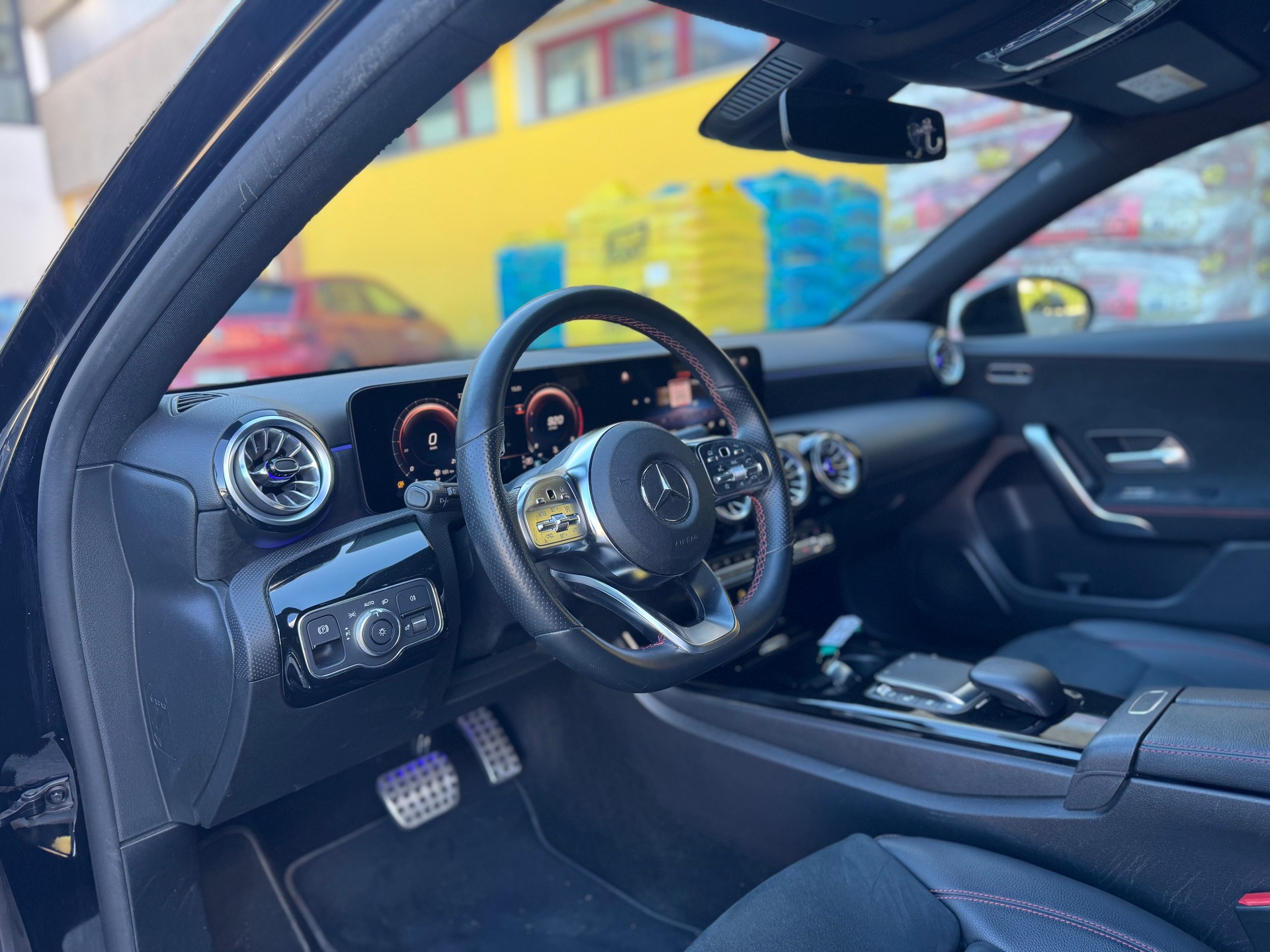 MERCEDES-BENZ A 180 AMG Line 7G-DCT-image-3