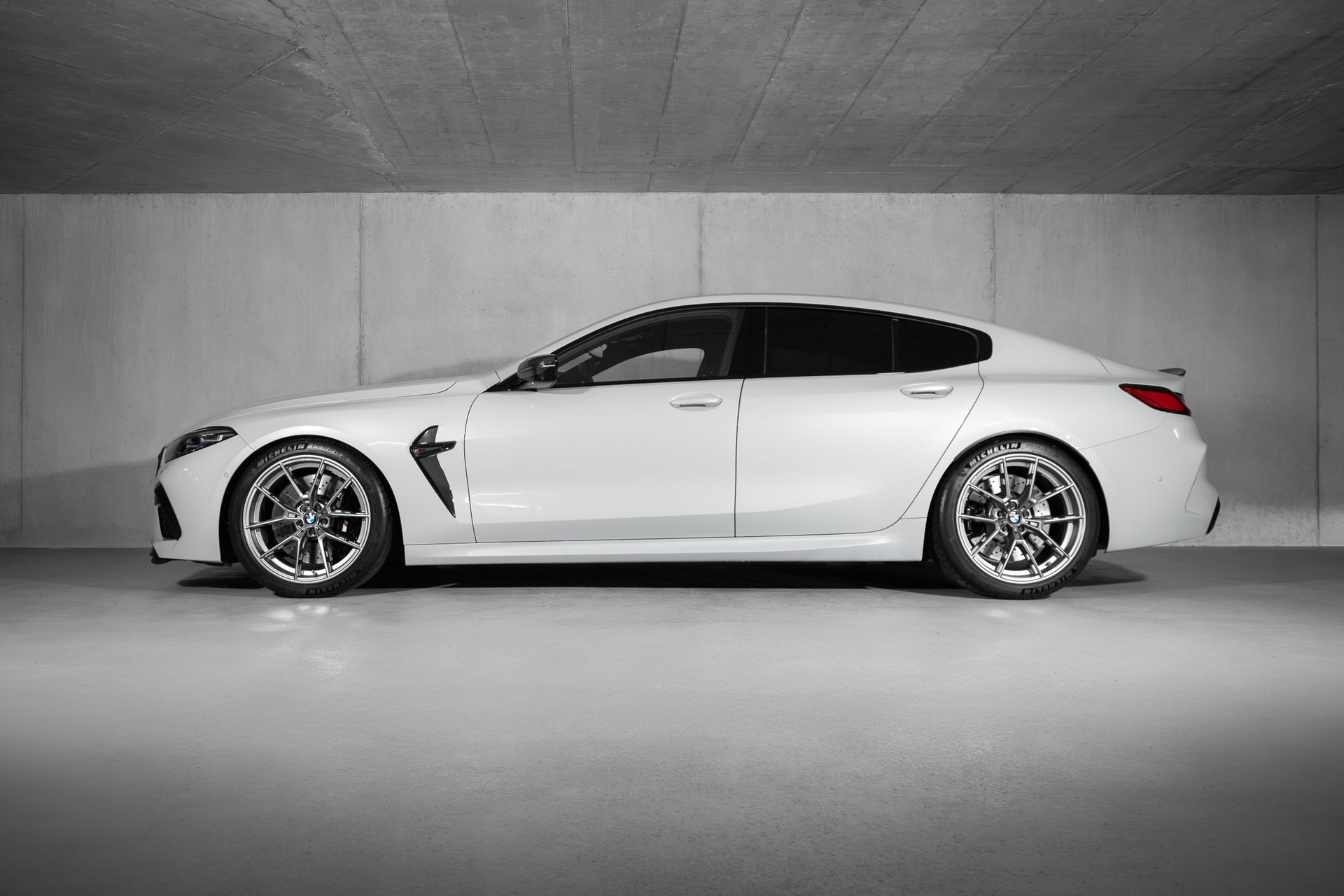 BMW M8 xDrive M Competition Edition PIT-LANE No. 01/10 Steptronic-showroom-element-1
