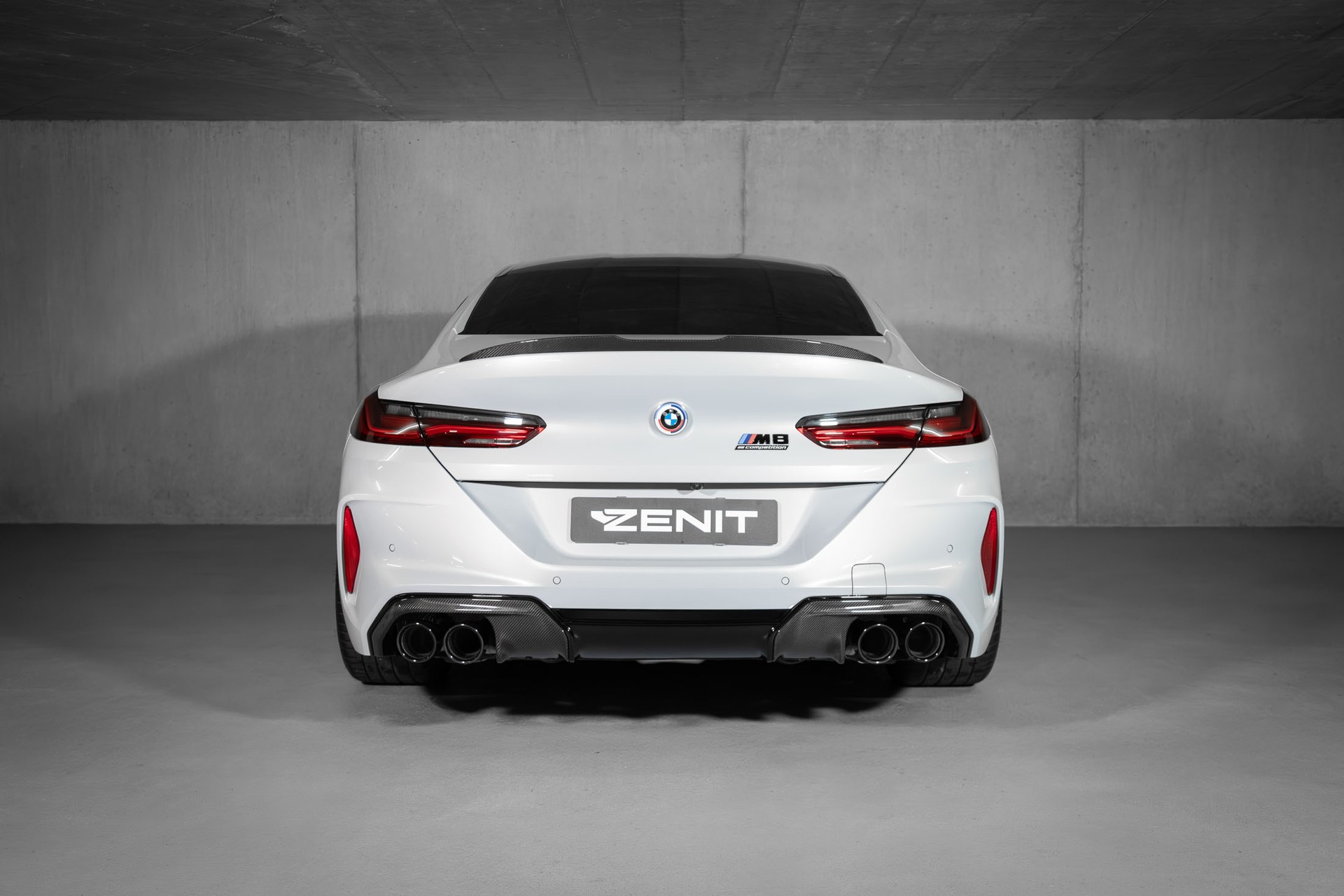 BMW M8 xDrive M Competition Edition PIT-LANE No. 01/10 Steptronic-showroom-element-3