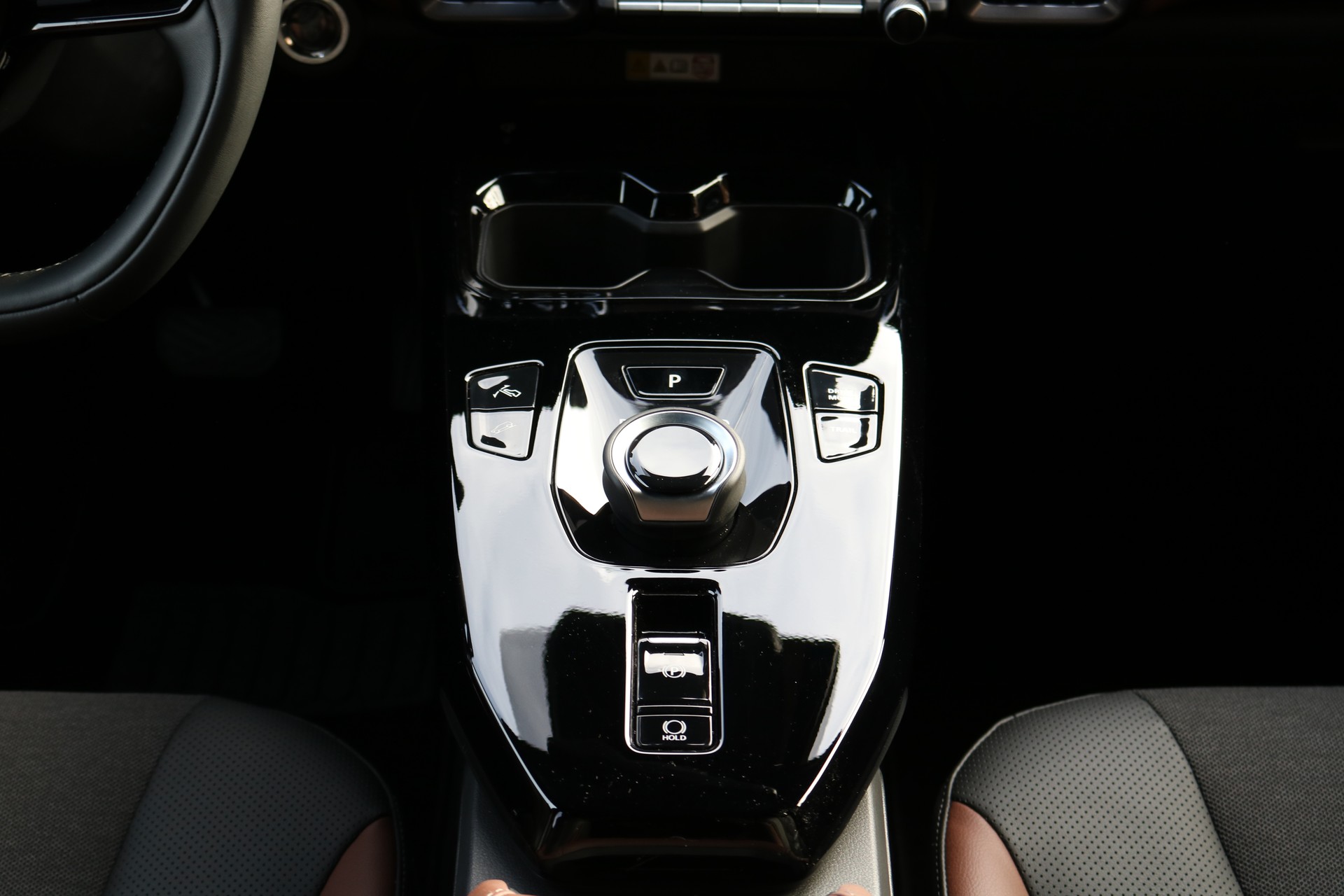 SUZUKI e Vitara Compact Top 4x4 61kwh-image-9