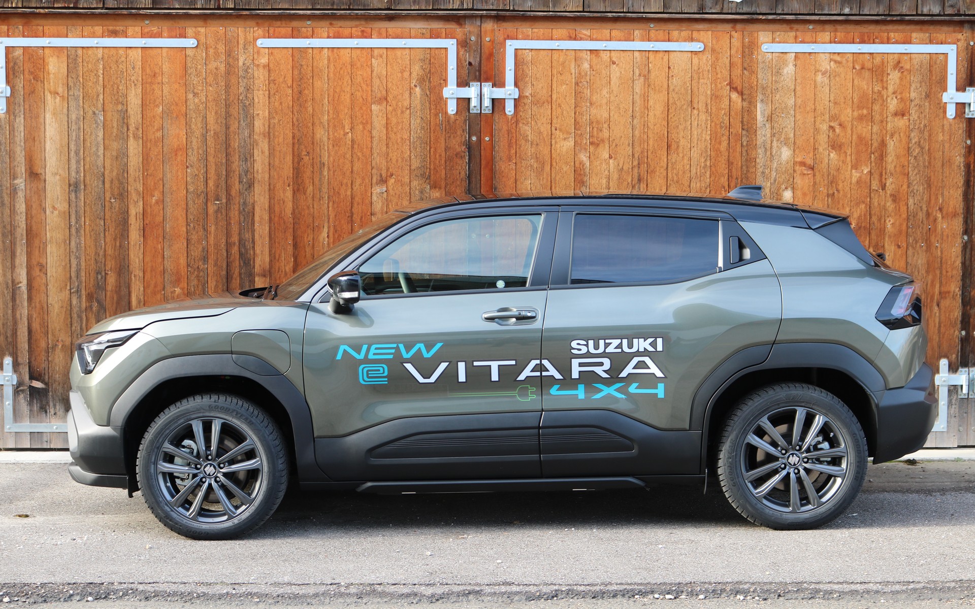 SUZUKI e Vitara Compact Top 4x4 61kwh-showroom-element-1
