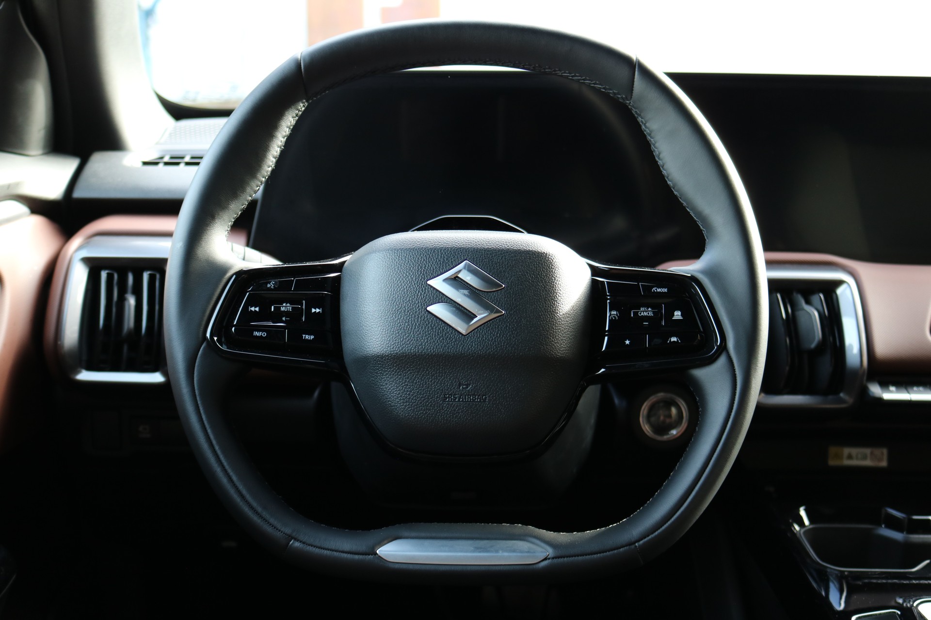 SUZUKI e Vitara Compact Top 4x4 61kwh-image-5
