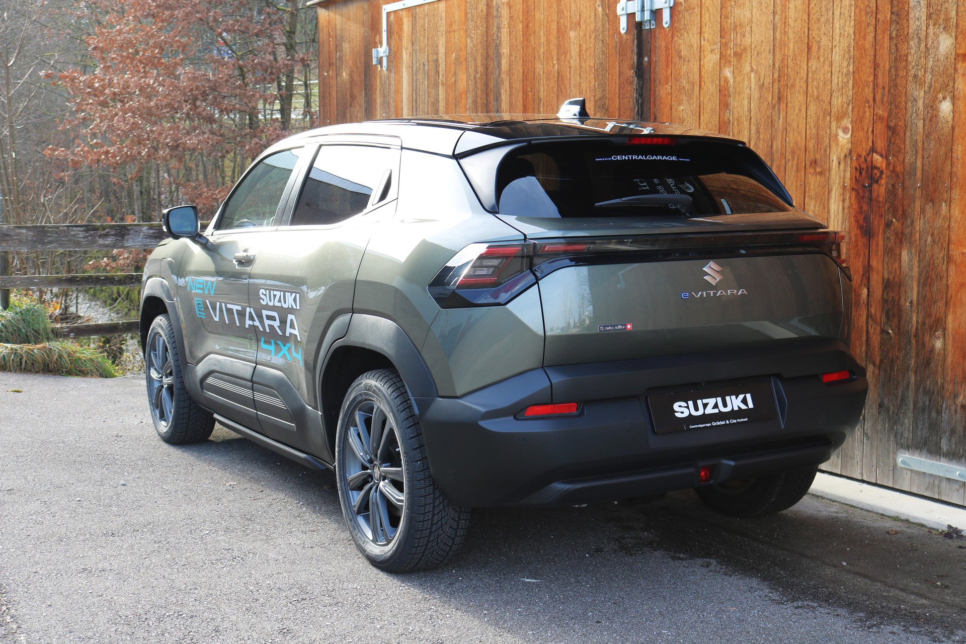 SUZUKI e Vitara Compact Top 4x4 61kwh-showroom-element-2