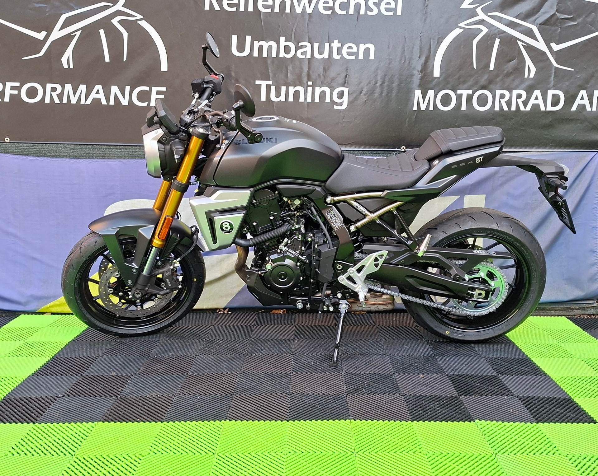 SUZUKI GSX 8T-image-3