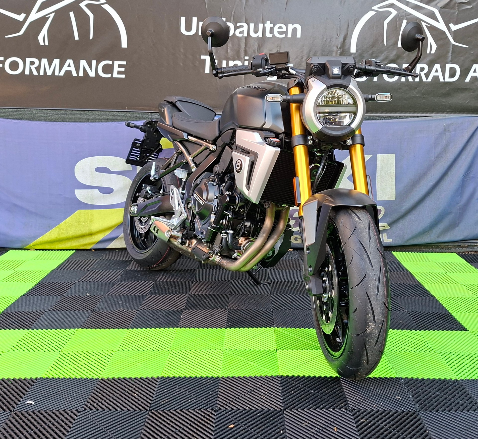 SUZUKI GSX 8T-image-1