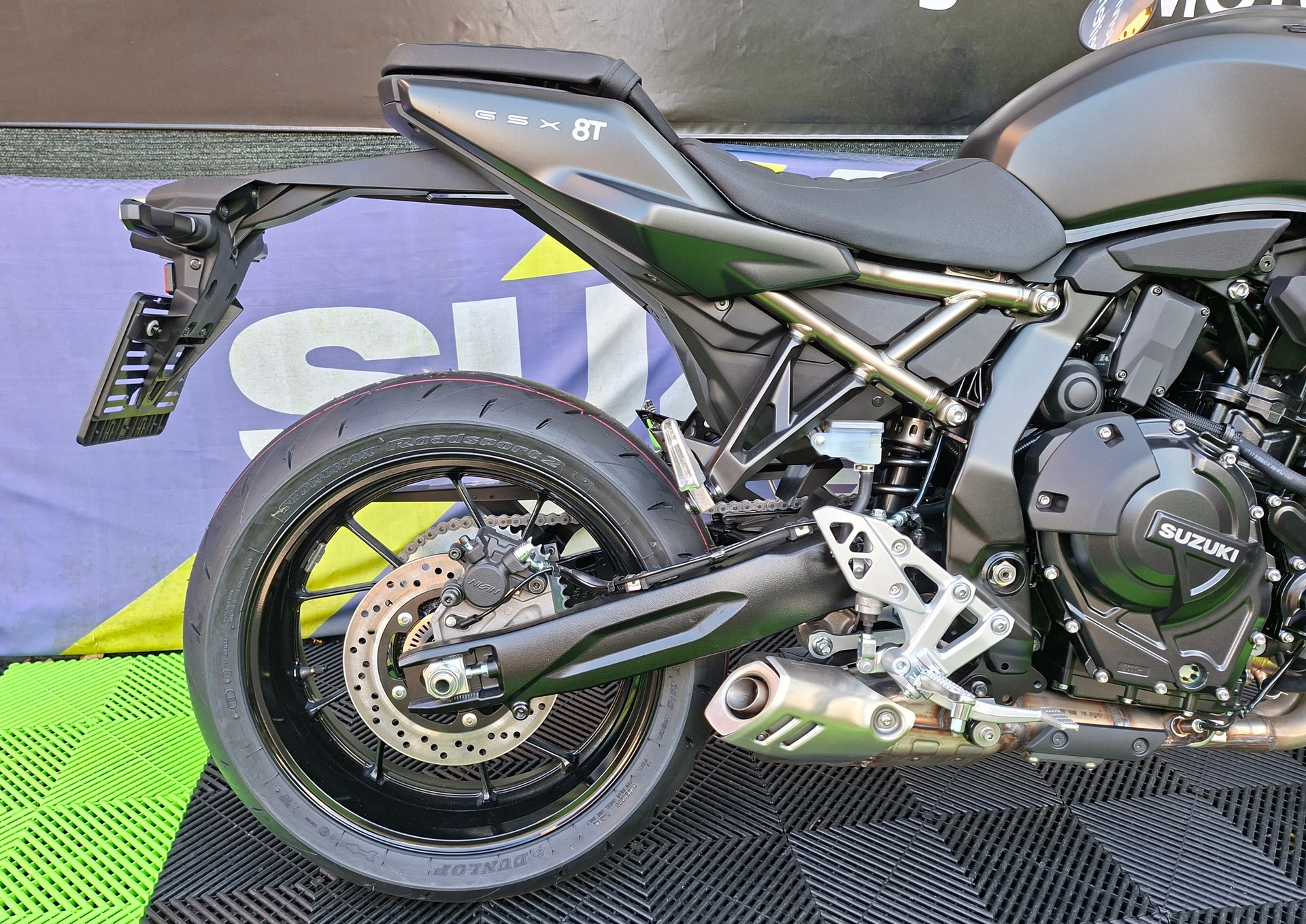 SUZUKI GSX 8T-image-6