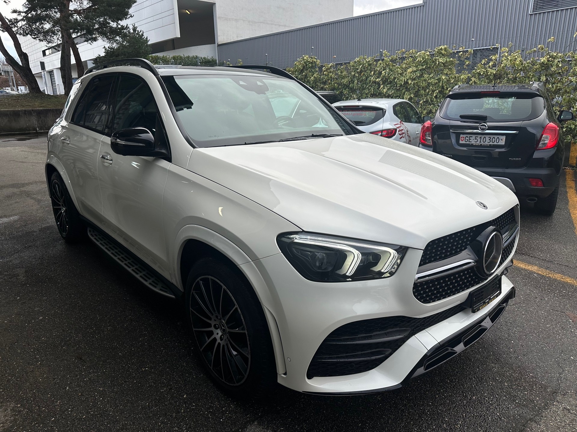 MERCEDES-BENZ GLE 300 d 4Matic AMG Line 9G-Tronic-image-5