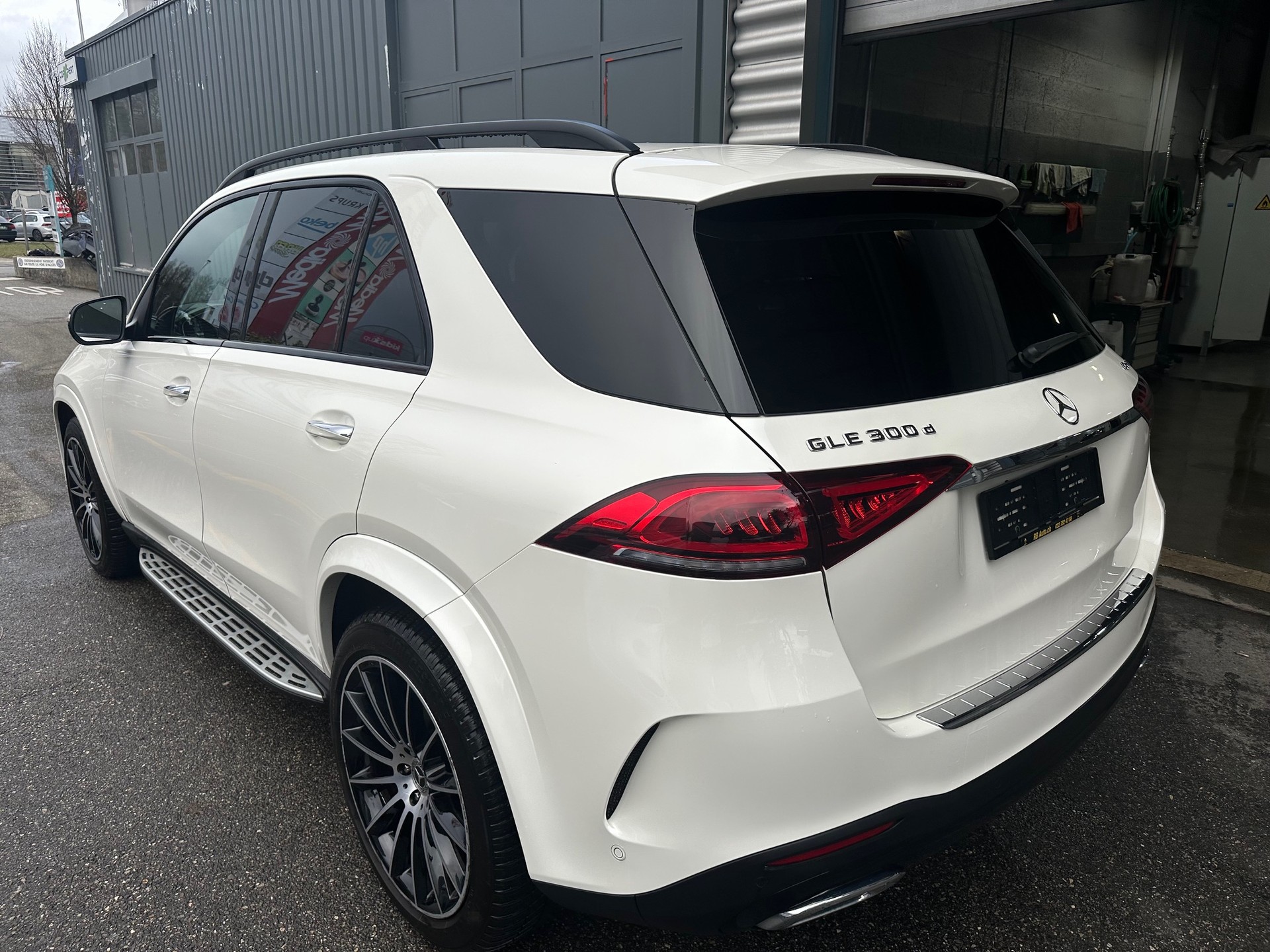 MERCEDES-BENZ GLE 300 d 4Matic AMG Line 9G-Tronic-image-2