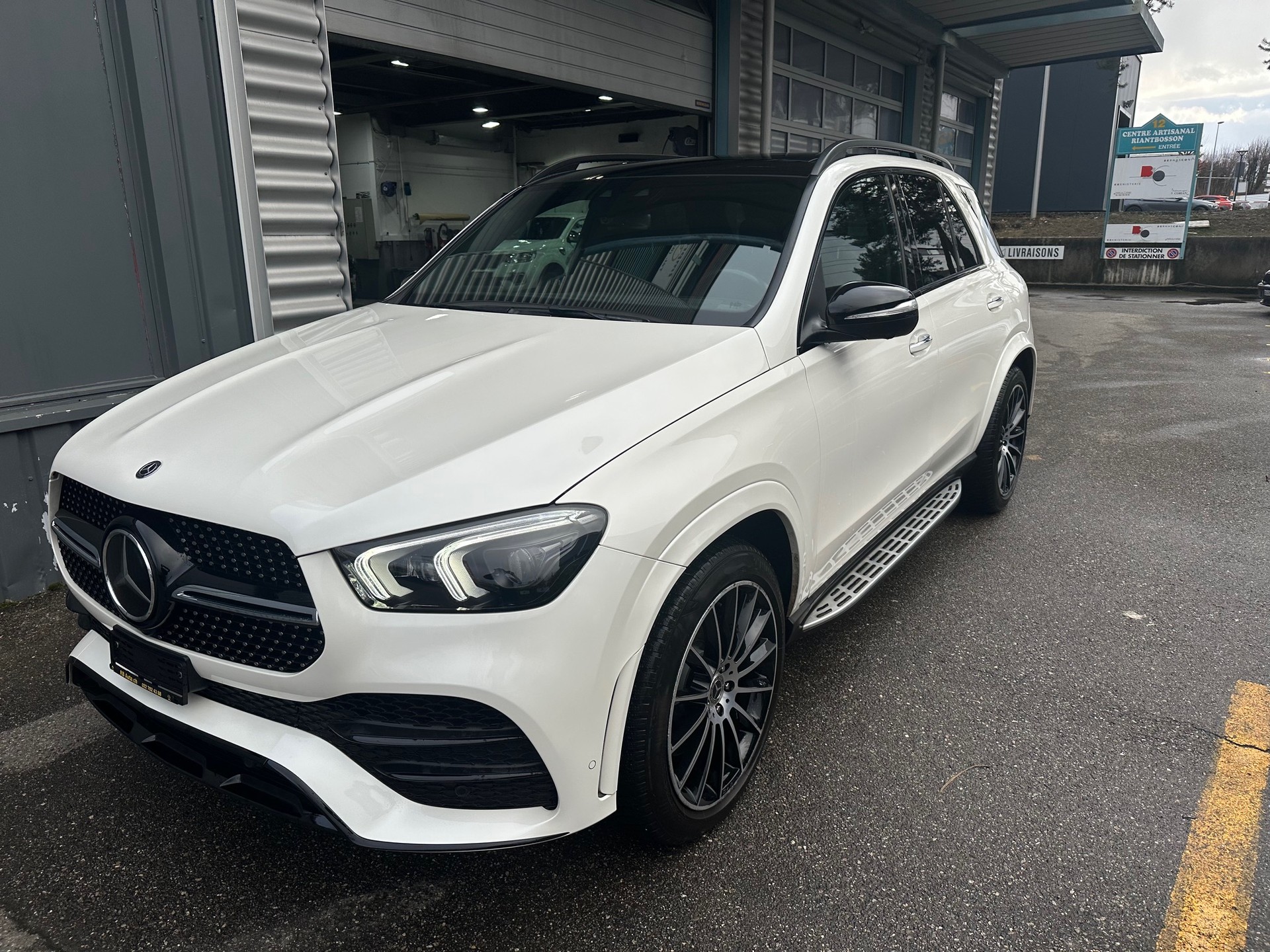 MERCEDES-BENZ GLE 300 d 4Matic AMG Line 9G-Tronic-image-1