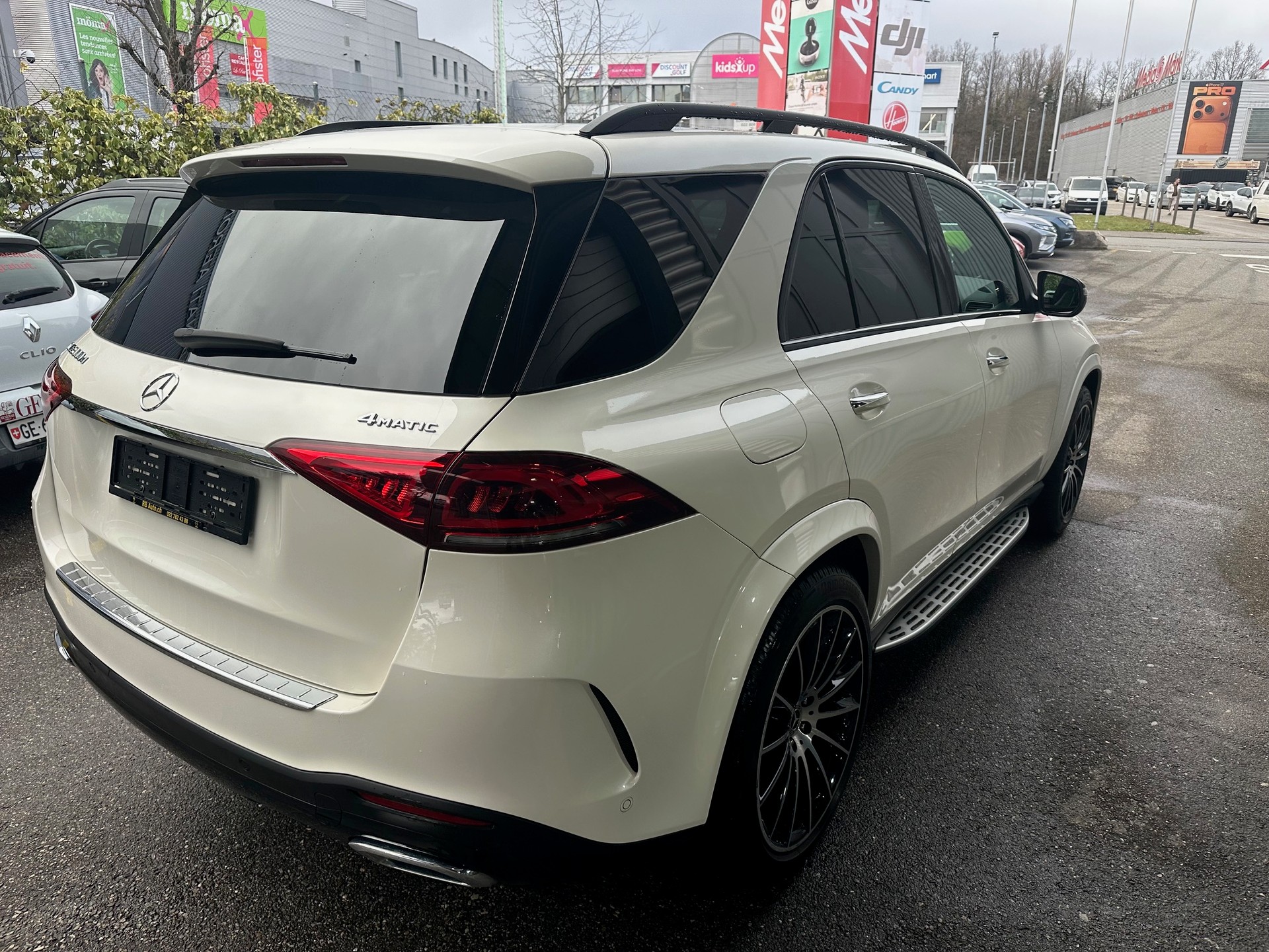 MERCEDES-BENZ GLE 300 d 4Matic AMG Line 9G-Tronic-image-4
