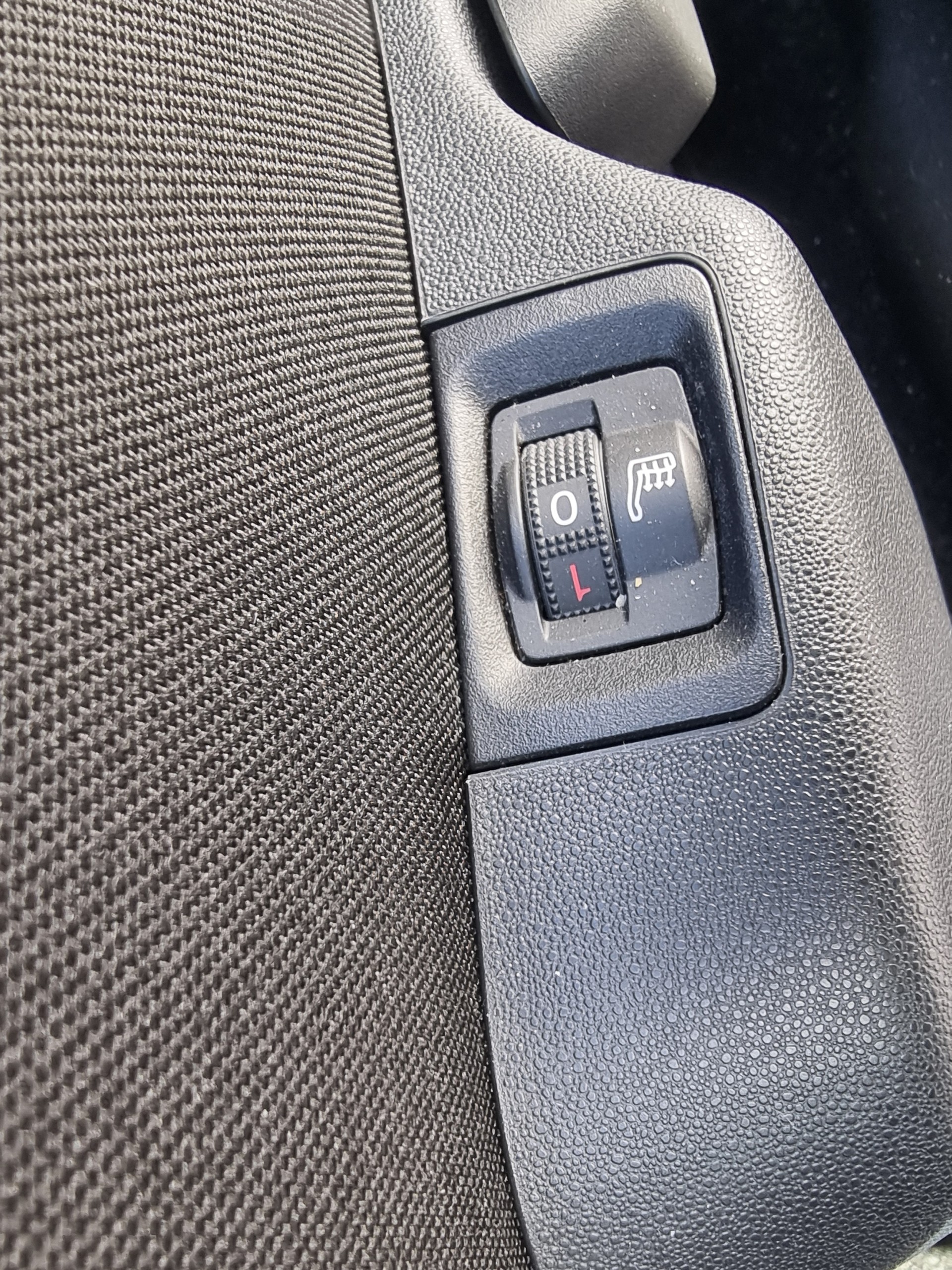 CITROEN C3 1.2i PureTech Swiss Edition EAT6-image-9