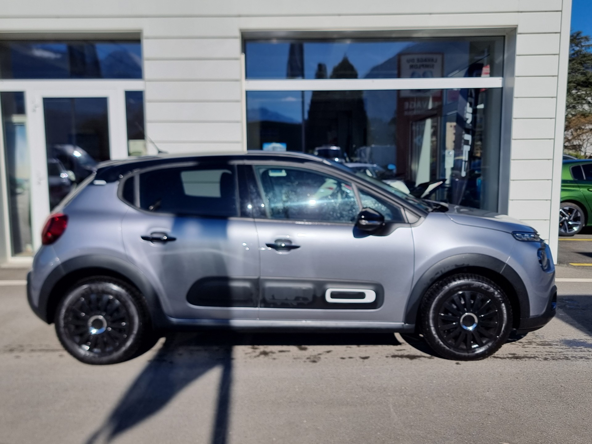 CITROEN C3 1.2i PureTech Swiss Edition EAT6-image-1
