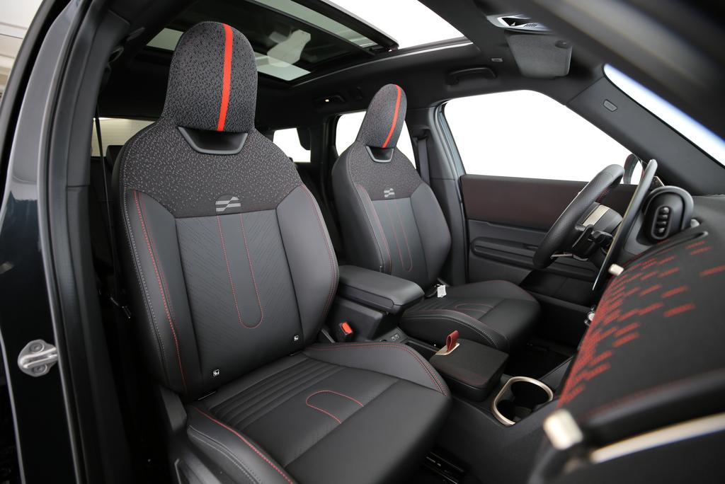MINI Countryman U25 2.0i John Cooper Works ALL4-image-12