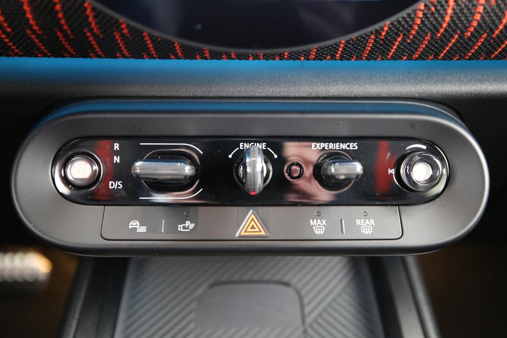 MINI Countryman U25 2.0i John Cooper Works ALL4-image-9