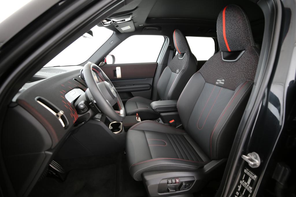 MINI Countryman U25 2.0i John Cooper Works ALL4-showroom-element-3