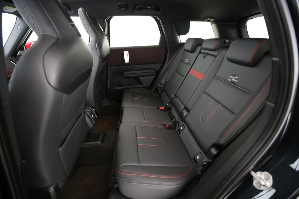 MINI Countryman U25 2.0i John Cooper Works ALL4-image-11