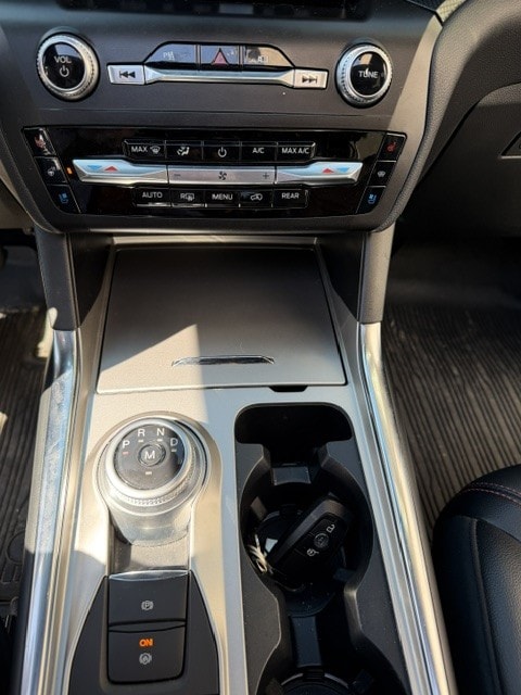 FORD Explorer 3.0 V6 Plug-in Hybrid ST-Line-image-12