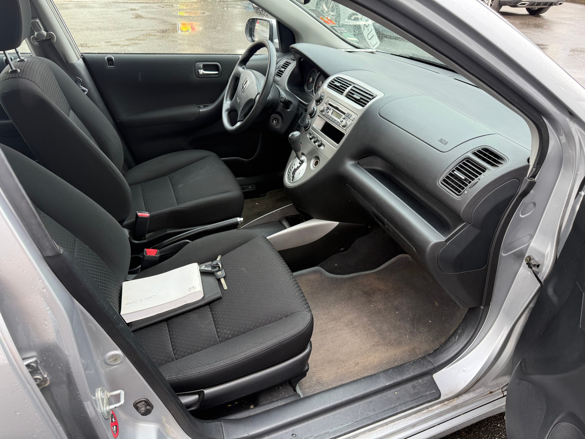HONDA Civic 1.6i ES-image-10