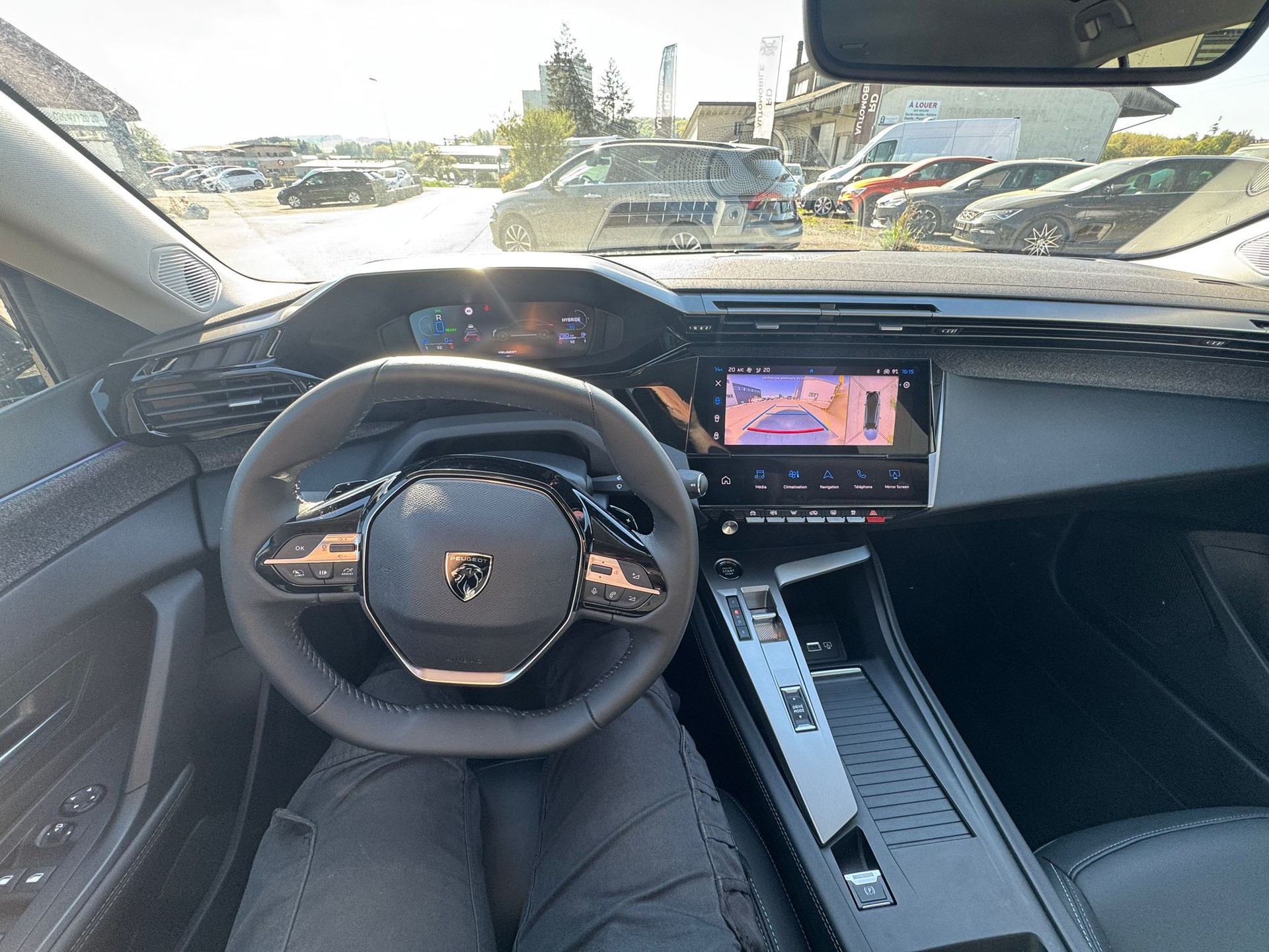 PEUGEOT 408 1.6 PHEV 180 Allure Pack-image-8