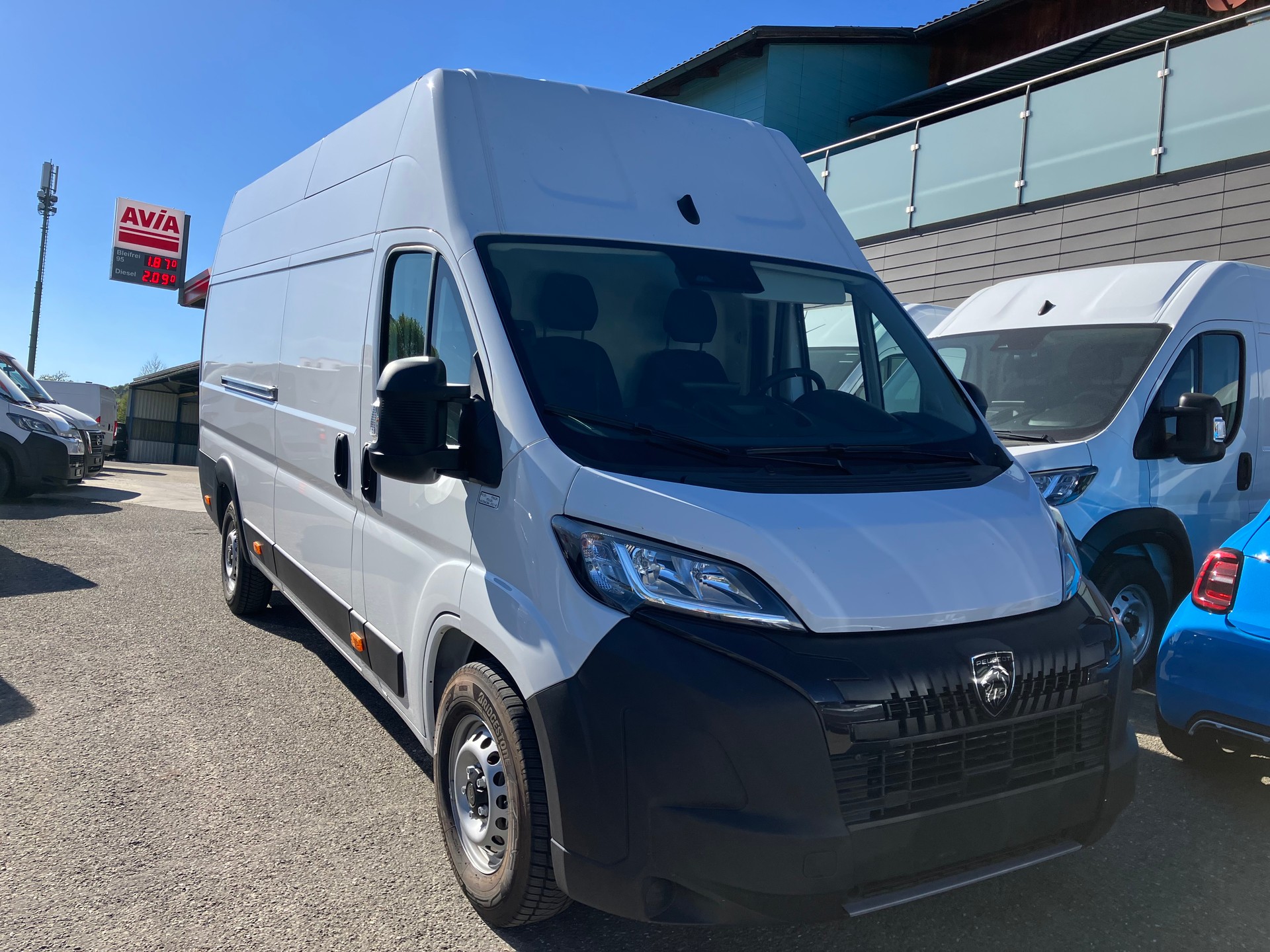 PEUGEOT Boxer 2.2 HDI 435 L4H3-image-1