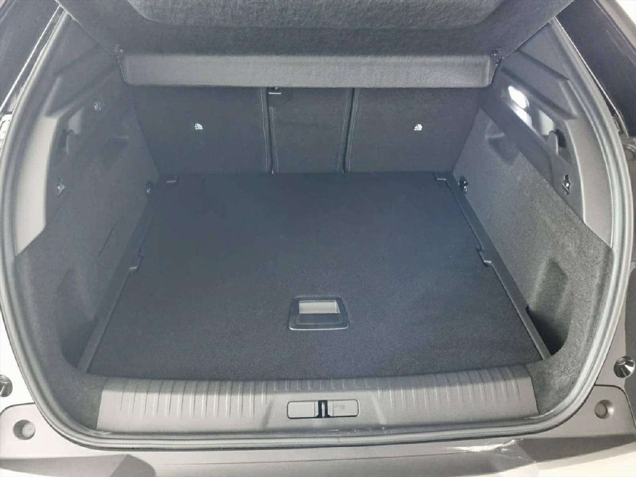 PEUGEOT 3008 1.2 Hybrid GT 145PS-image-14