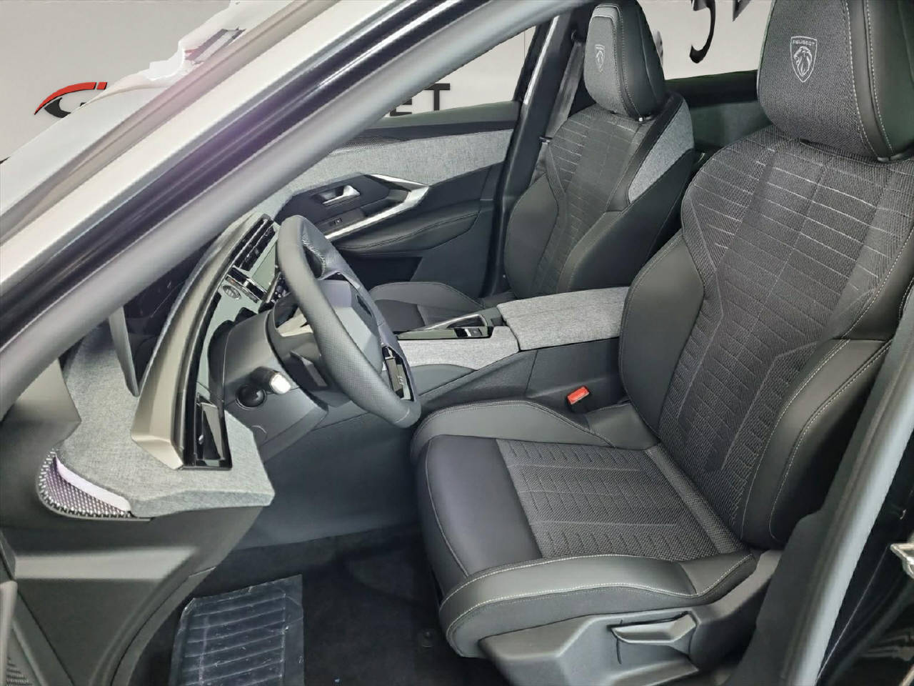 PEUGEOT 3008 1.2 Hybrid GT 145PS-image-5