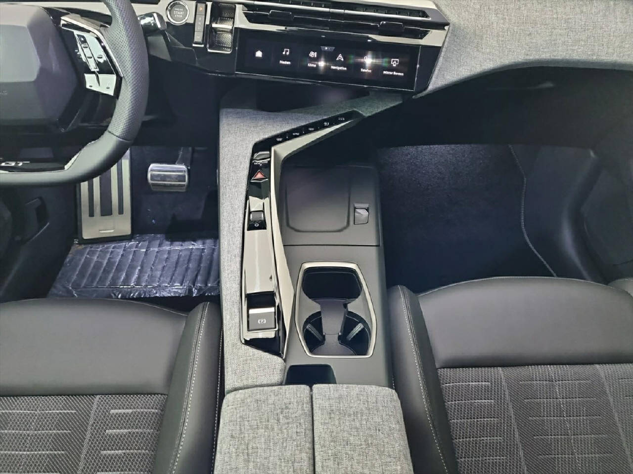 PEUGEOT 3008 1.2 Hybrid GT 145PS-image-7