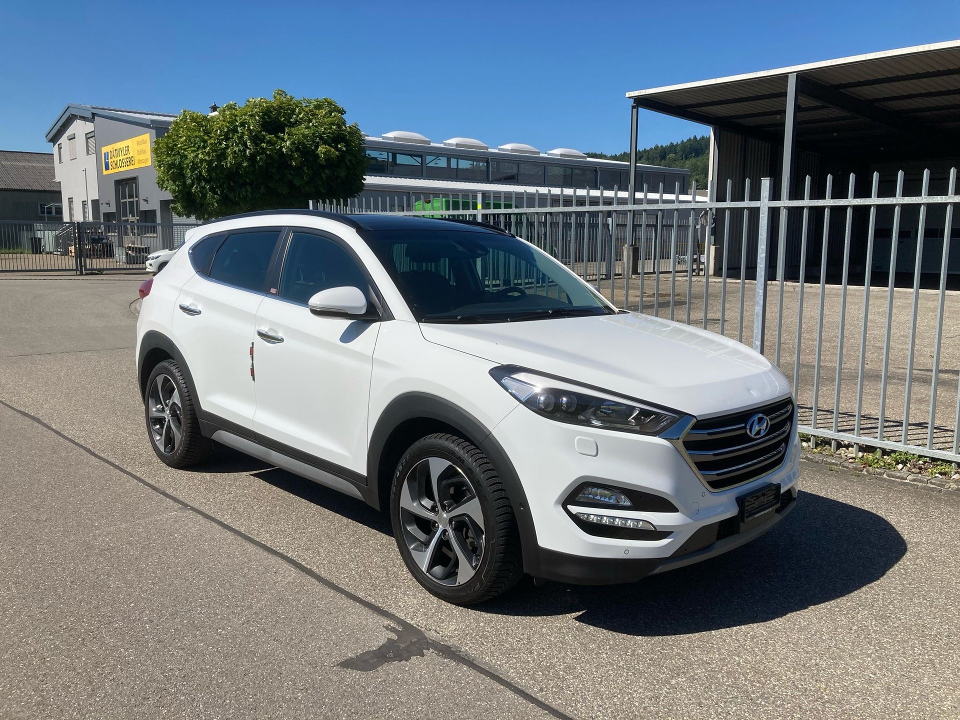 HYUNDAI Tucson 2.0 CRDI Vertex 4WD Automatic-image-2